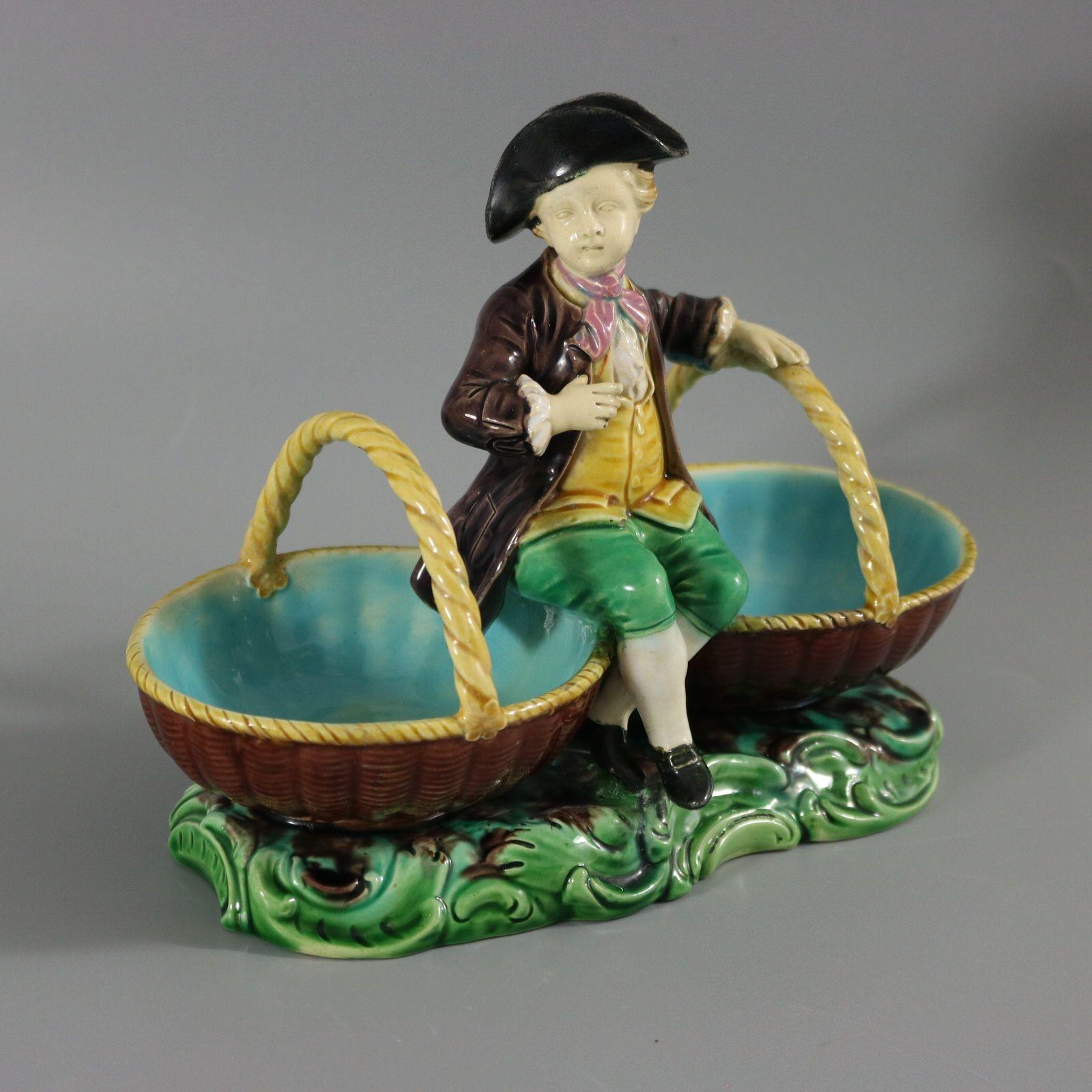 Rare figurine en majolique de Minton avec paniers en vente 2