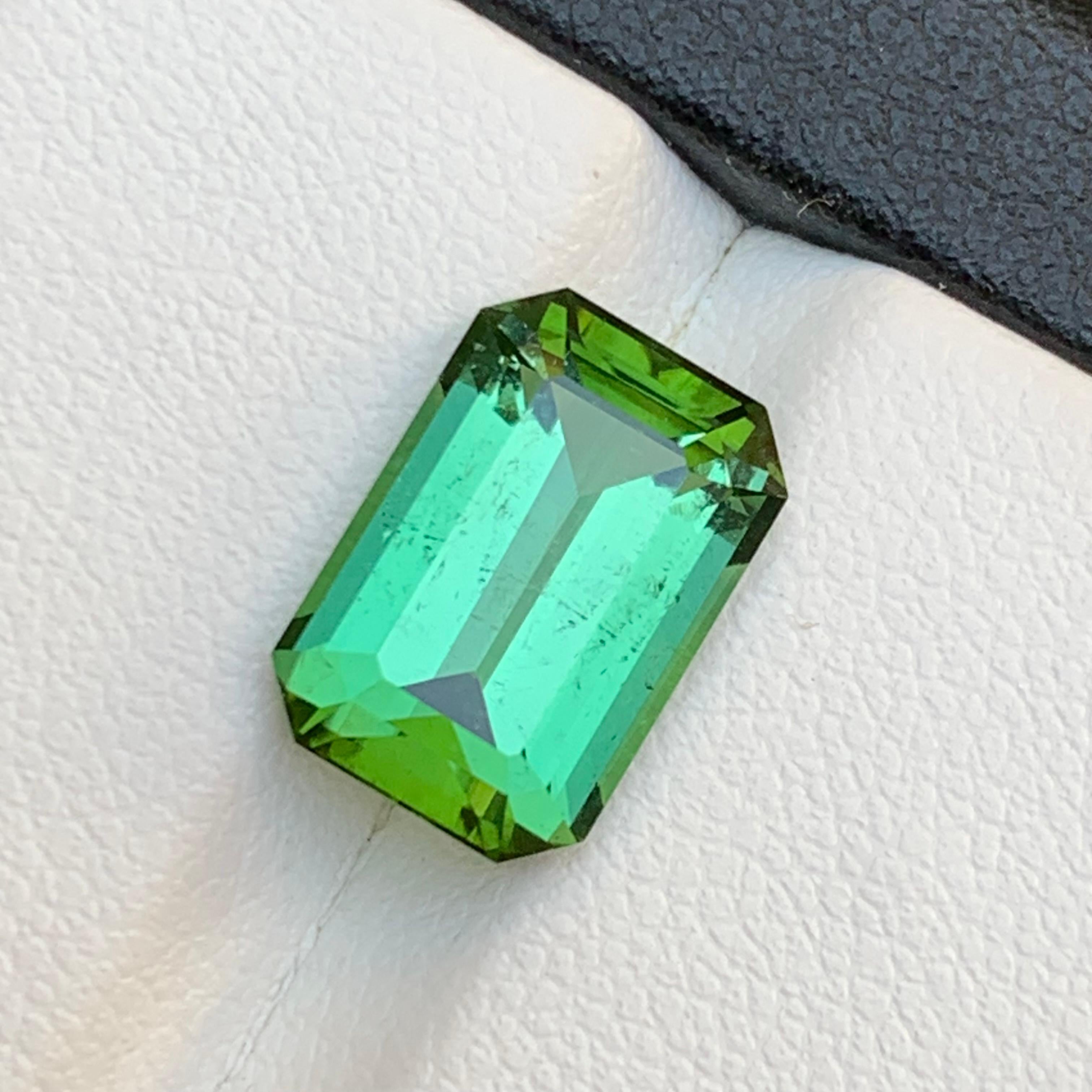 Rare Minty Green Natural Tourmaline Loose Gemstone for Ring, Necklace Pendant, Bracelet or any other Jewelry Setting !!!

💎 TYPE DE PIERRE PRÉCIEUSE : Tourmaline
⚖️ POIDS : 4,85 carats
🪚 SHAPE & CUT : Taille émeraude
📏 TAILLE (MM) : 11,88 x 8,10