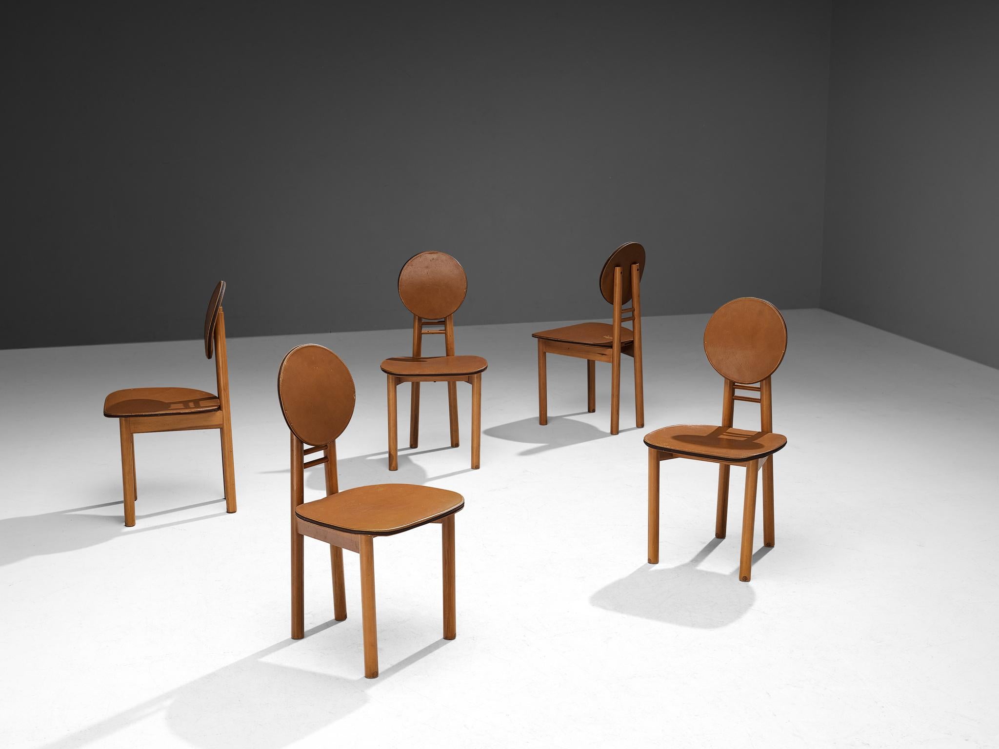 Mobil Girgi, set of five dining chairs, walnut, leather, Italy, 1970s

Well-constructed set of dining chairs that is simple yet very strong in lines and proportions. Characteristic is the round backrest that is hold in position by the rear, tapered