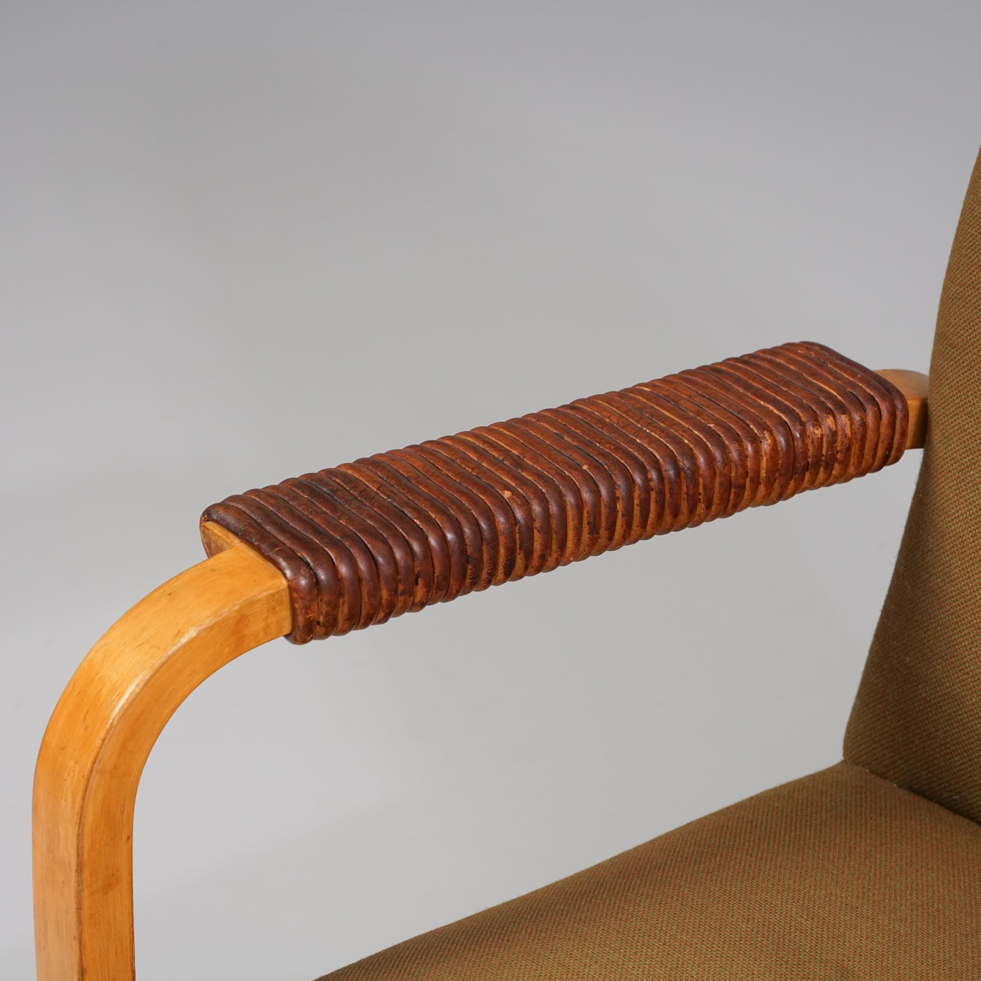 Seltener Sessel Model 47, Alvar Aalto, Oy Huonekalu- ja Rakennustyötehdas Ab, 1950 (Leder) im Angebot