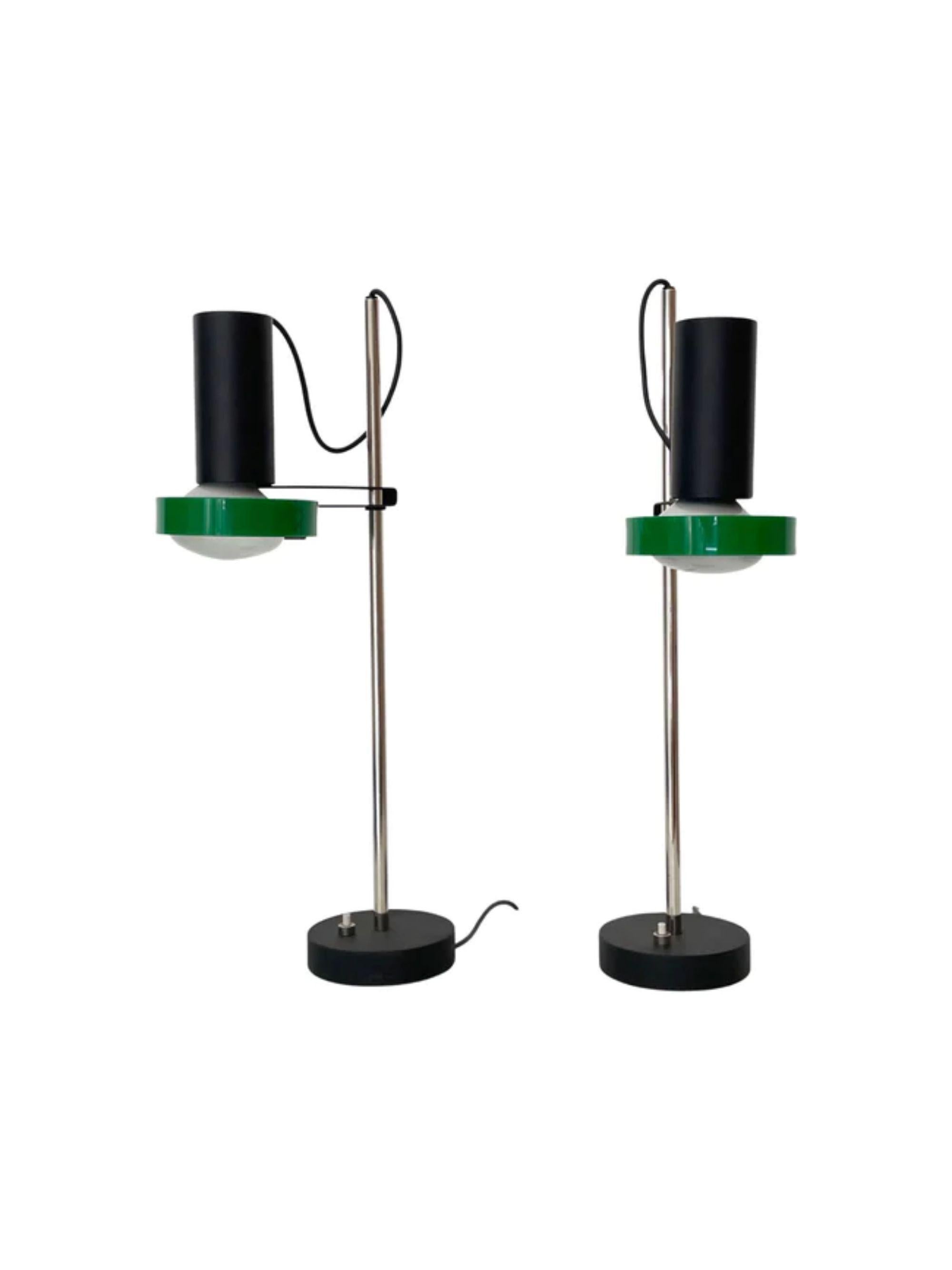 Gino Sarfatti rare model 565 table lamp for Arteluce, Italy, 1960s

Model 565 a direct light table lamp designed in 1956, has distinctive steel spring that holds the spotlight reflector.
Two matching lamps available. 

Additional
