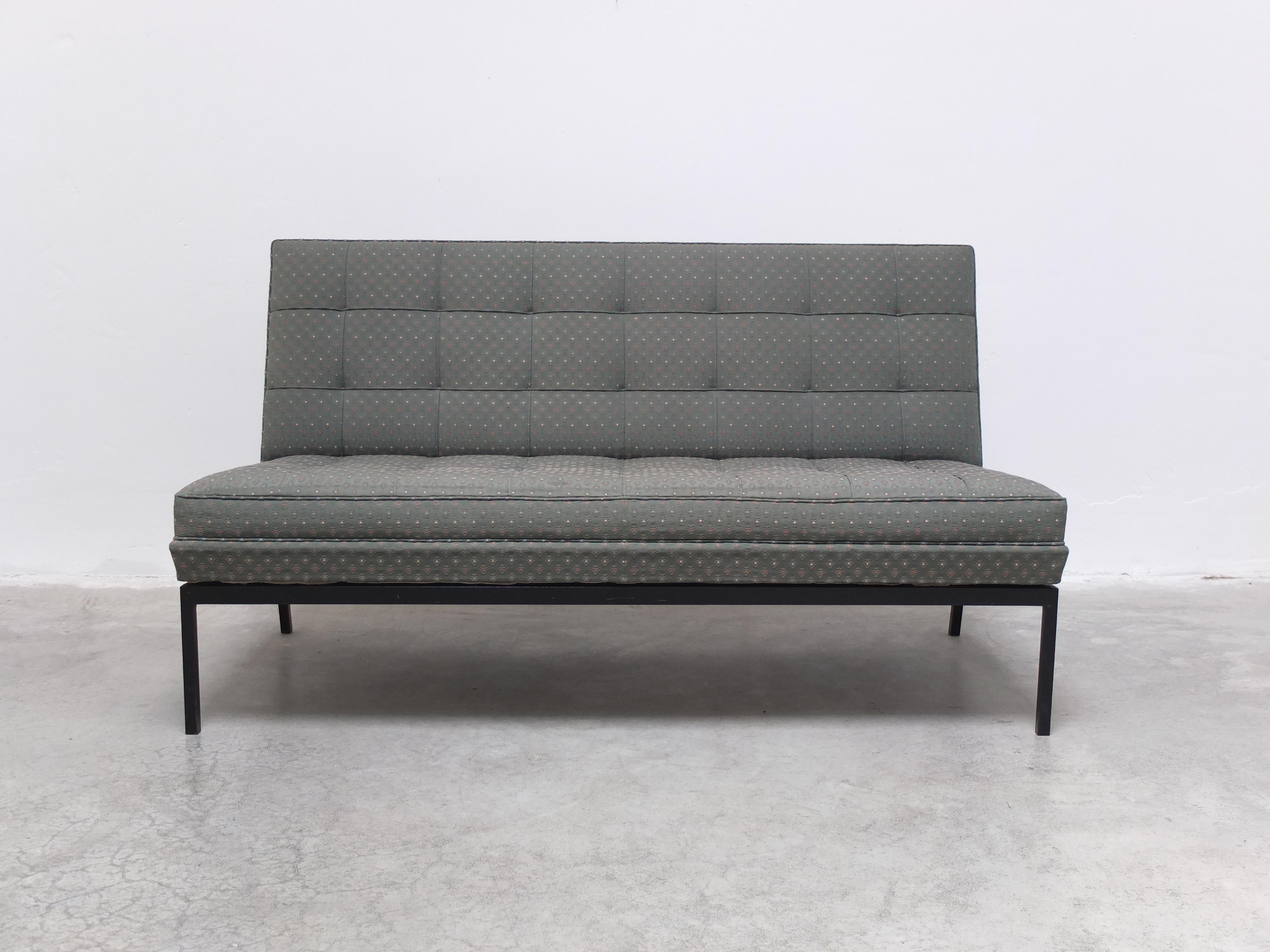 Rare 2-seater sofa designed by Florence Knoll Basset around 1955. This armless version is called ‘Model 66’ or ‘Slipper’ and features a slim black lacquered base in steel with a funky fabric on top. This sofa comes from a fancy accounting office in