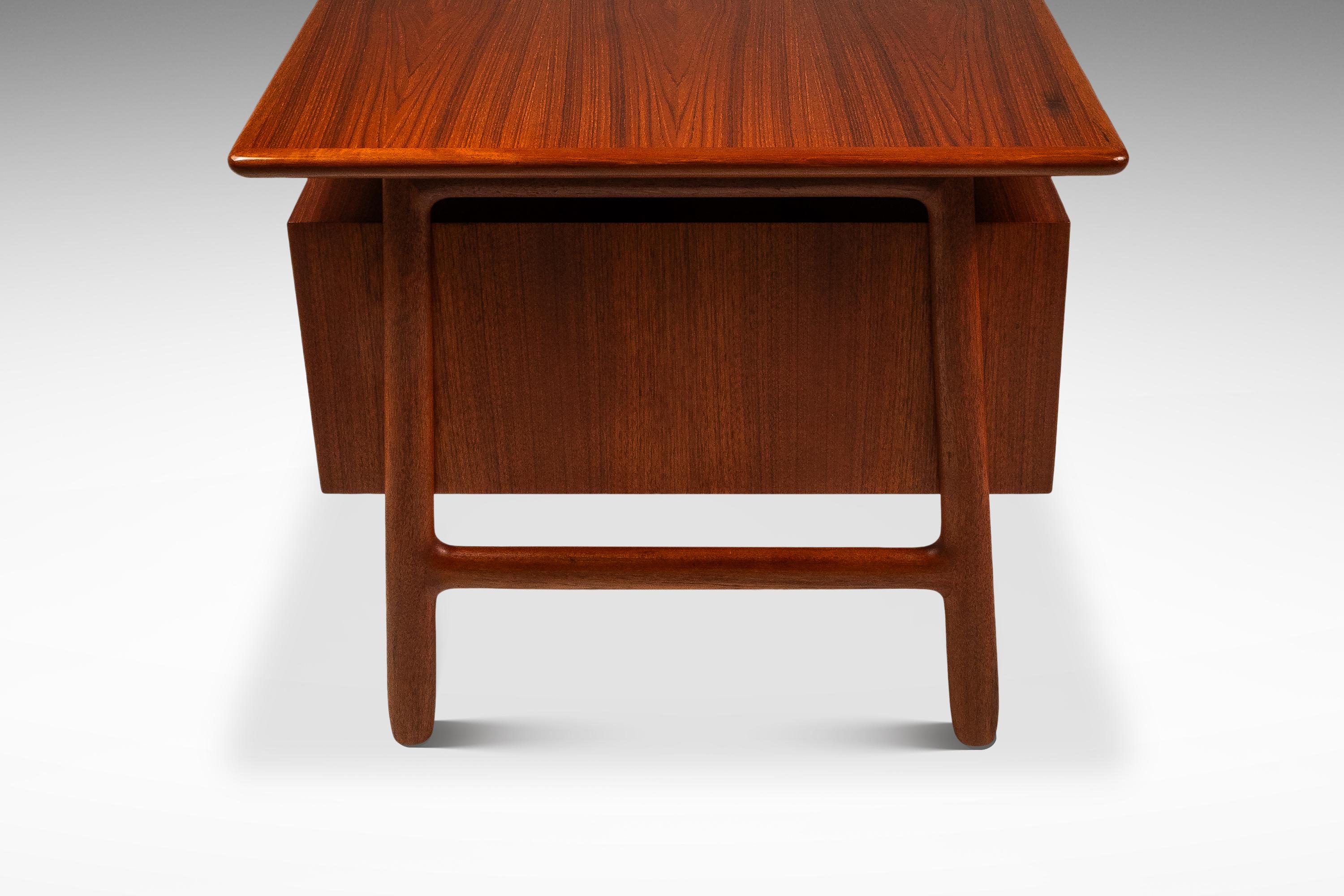 Teak Rara scrivania in teak Model 75, Gunni Omann, Omann Jun Møbelfabrik, Danimarca, 1960 ca. in vendita