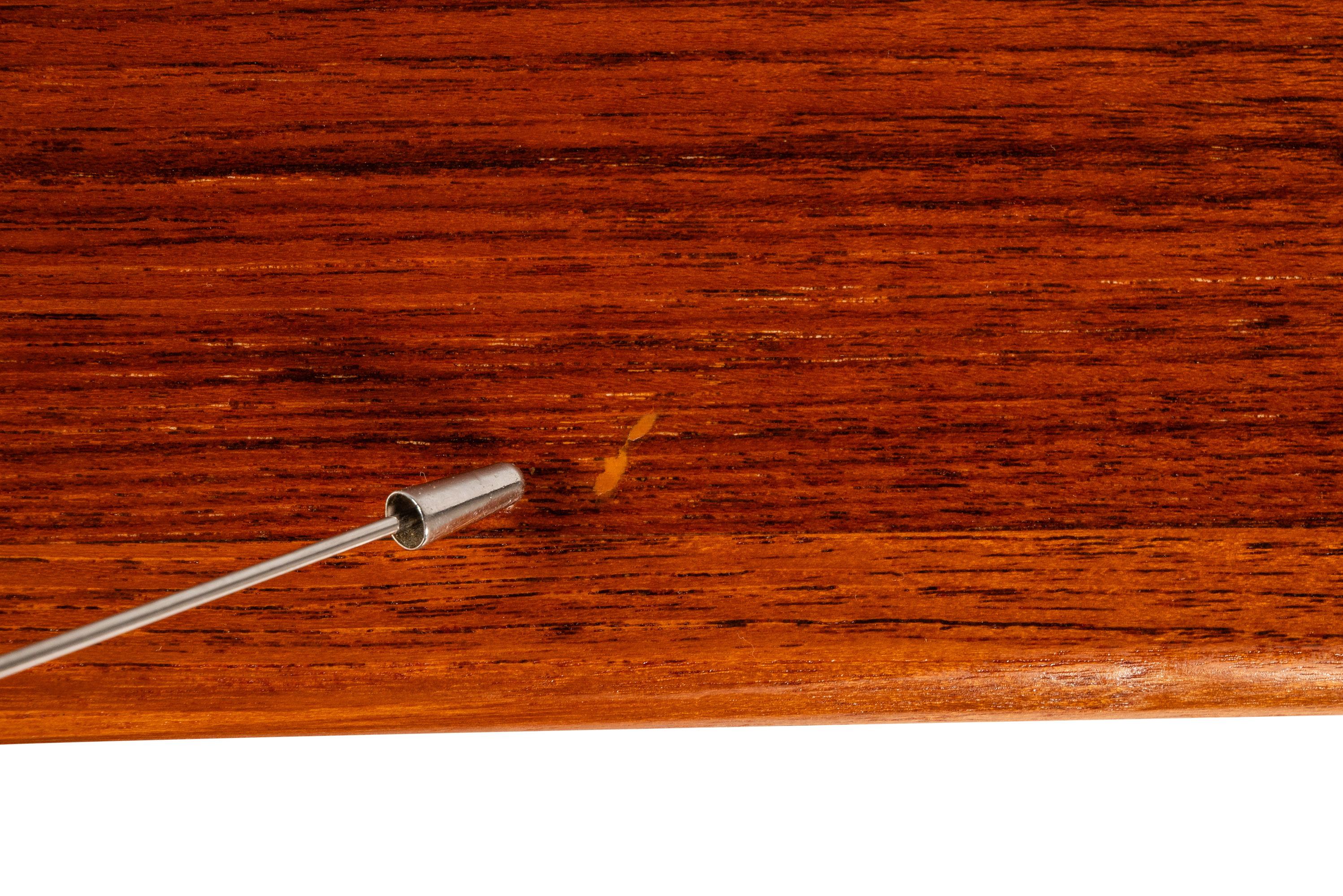 Rara scrivania in teak Model 75, Gunni Omann, Omann Jun Møbelfabrik, Danimarca, 1960 ca. in vendita 2