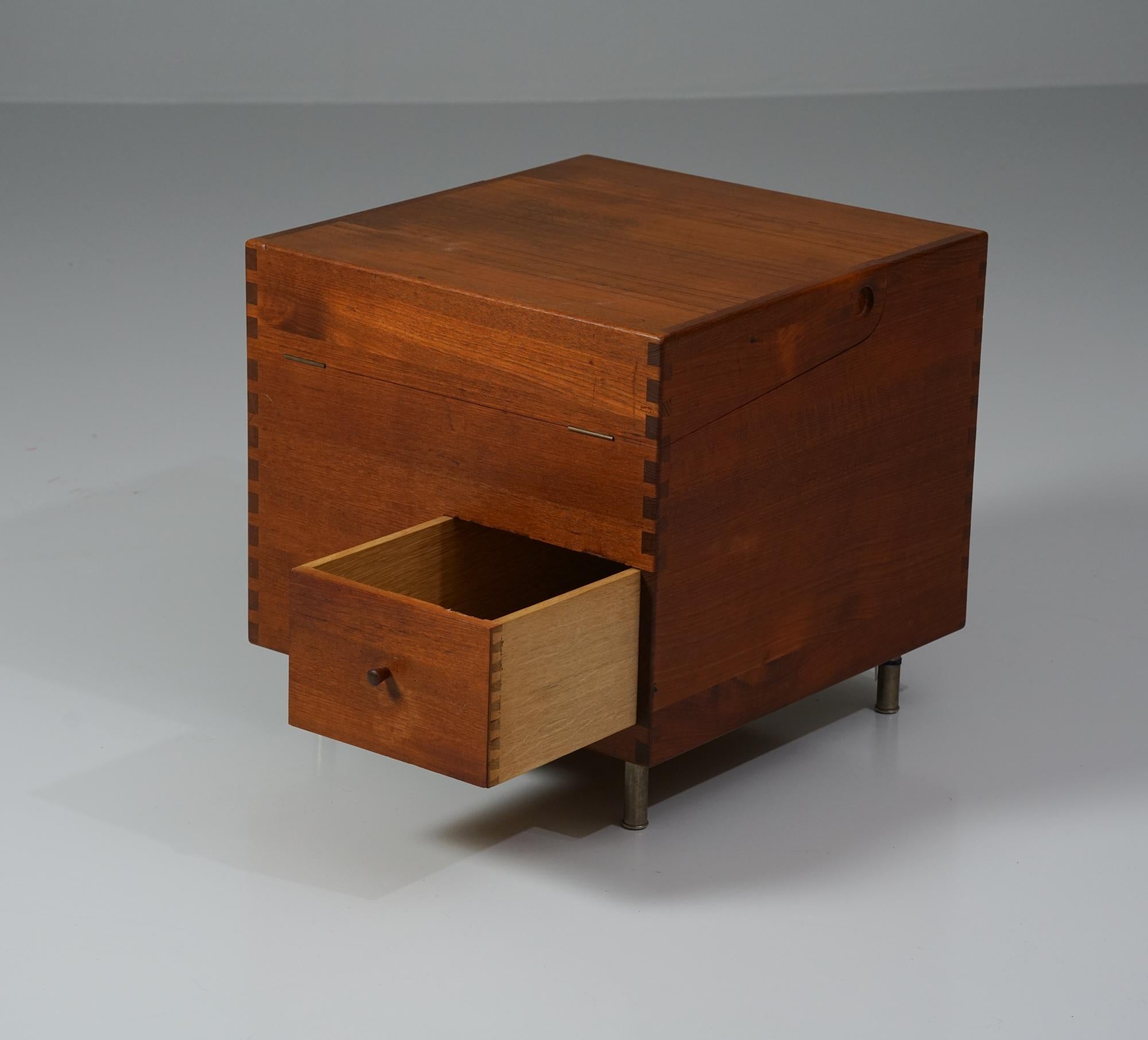 Danois Rare meuble de bar modèle AT-34, Hans J. Wegner, Andreas Tuck, années 1960 en vente
