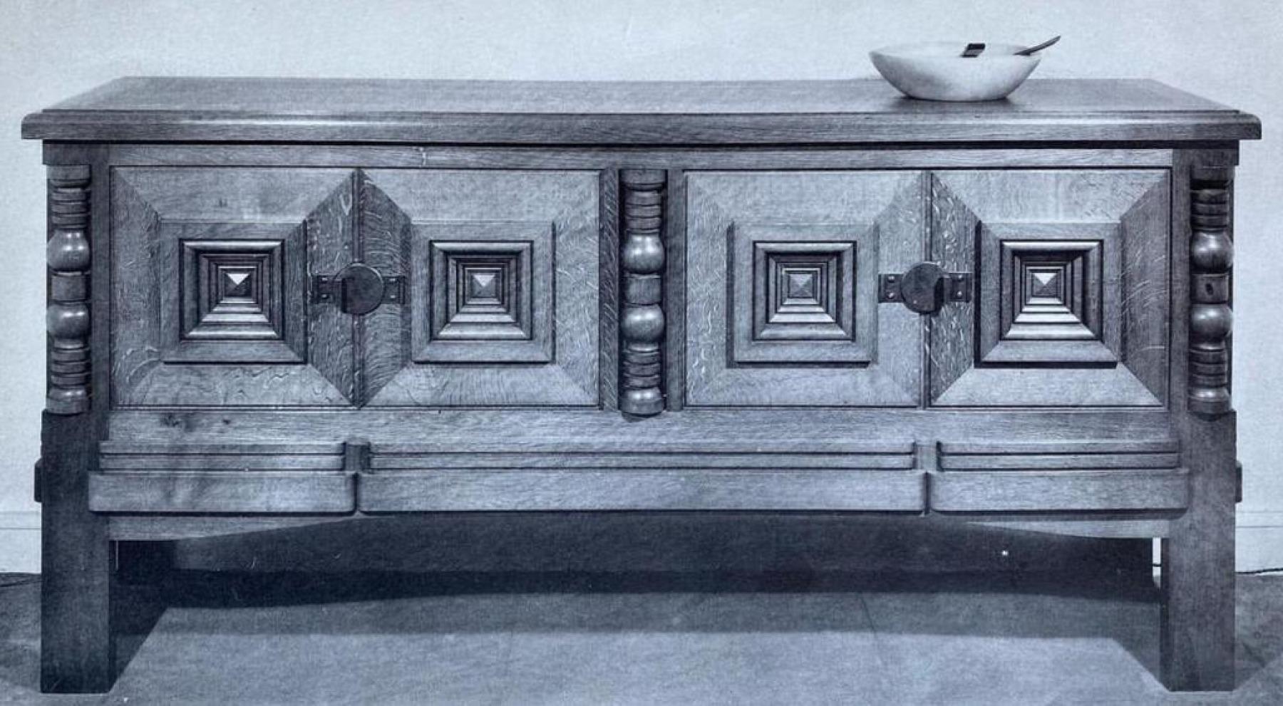 Seltenes französisches Art-déco-Sideboard aus Eiche, Modell Charles Dudouyt, Mitte des 20. Jahrhunderts im Angebot 4