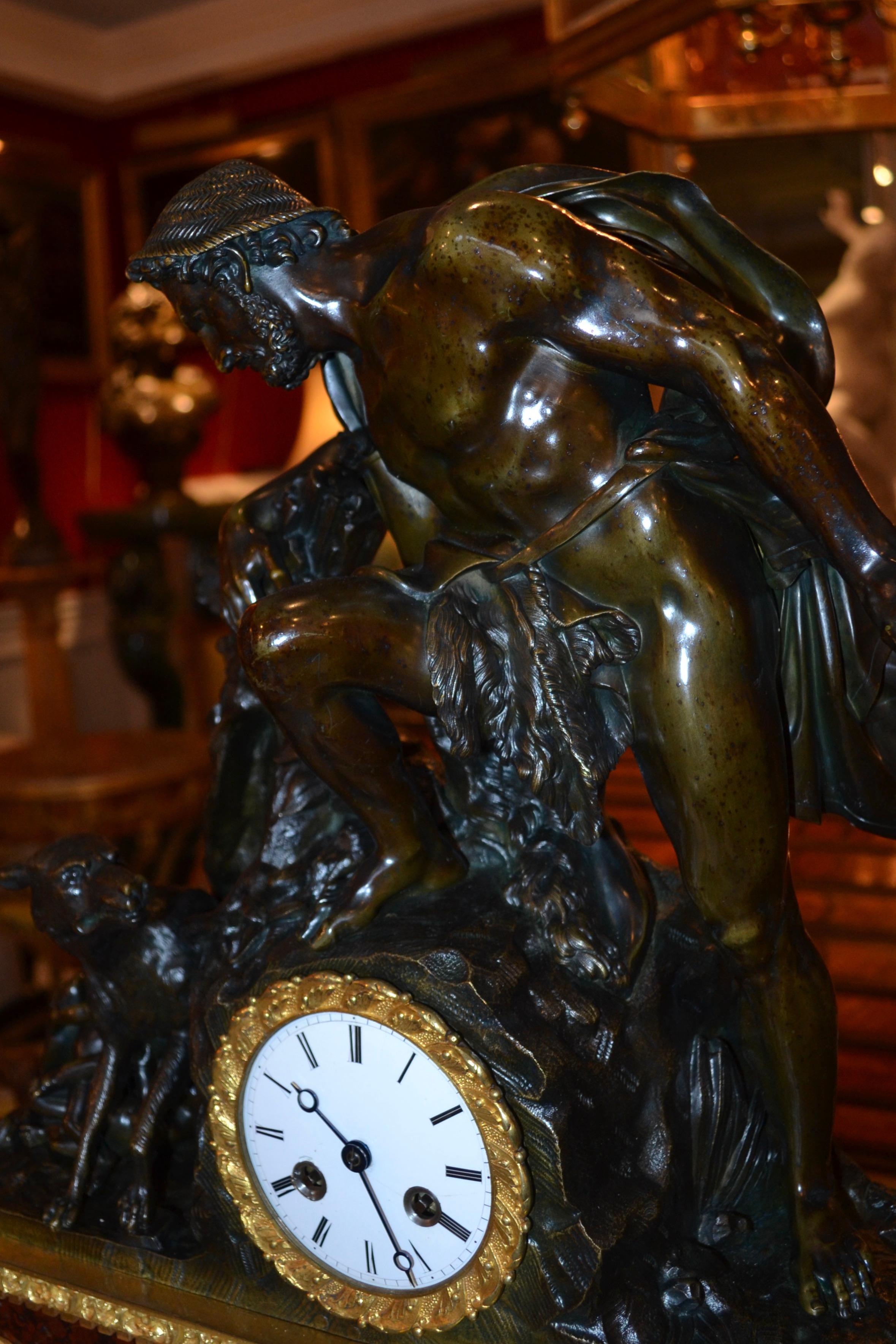 Rare horloge Empire modèle rare représentant Faustulus découvrant Romolus et Remus en vente 12
