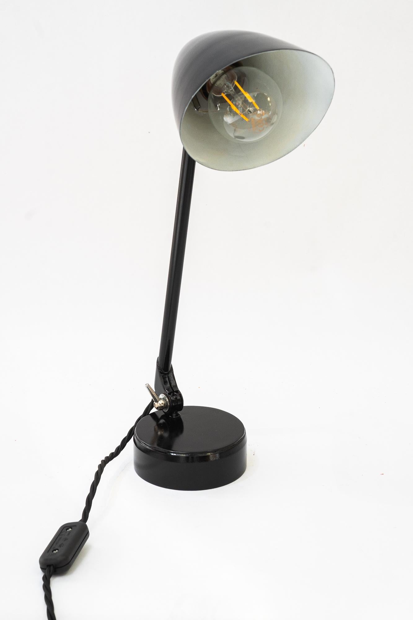 Rare model of a Swiveling Art Deco table lamp vienna around 1920s
Deep up to 38cm
Original condition