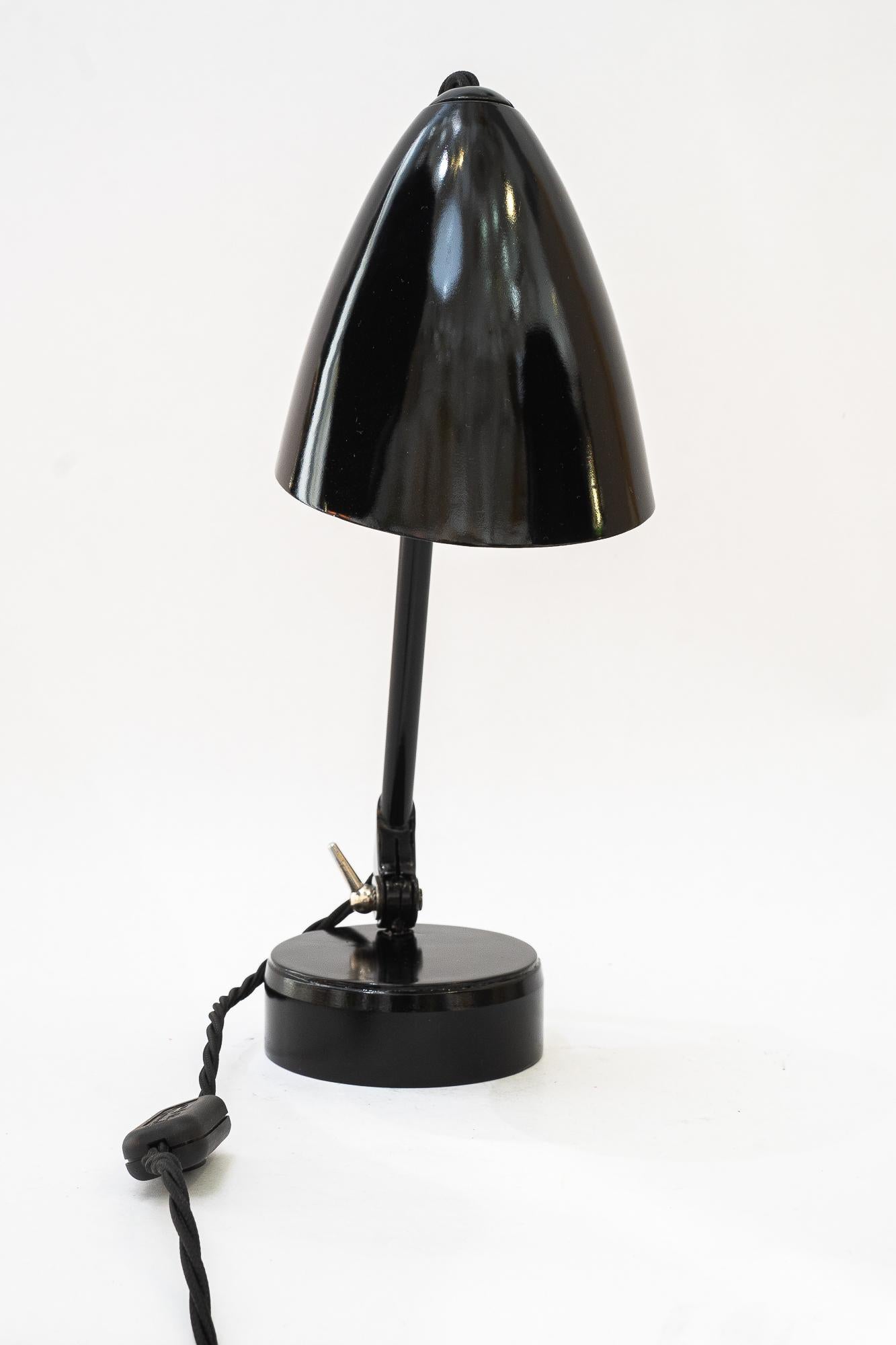 Rare model of a Swiveling Art Deco table lamp vienna around 1920s In Good Condition For Sale In Wien, AT