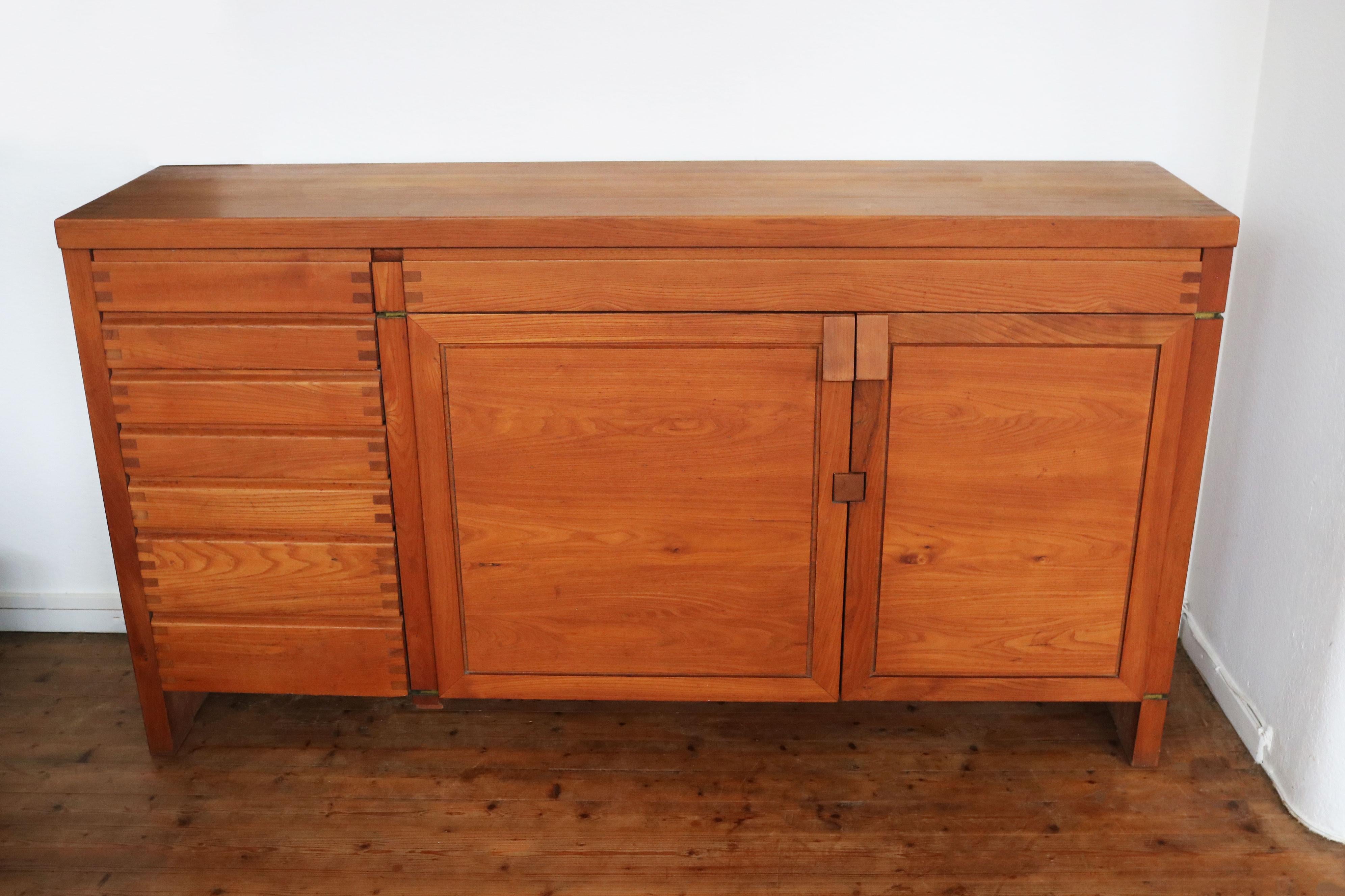 Mid-Century Modern Rare model: R13 sideboard in solid Elm by Pierre Chapo 1950 France Mid-Century For Sale