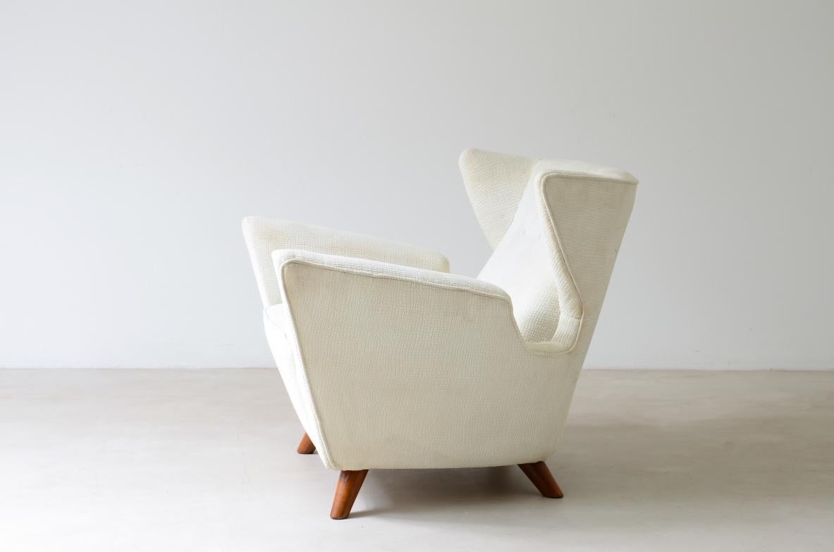 COD-2638
Umberto Nordio et Romano Boico (1891-1971) (1910-1985)

Rare fauteuil moderniste en bois paddé recouvert de tissu.

Conçu pour la première classe du navire de croisière Augustus.

Fabrication, Trieste, Italie, 1951

Bibliographie : Domus