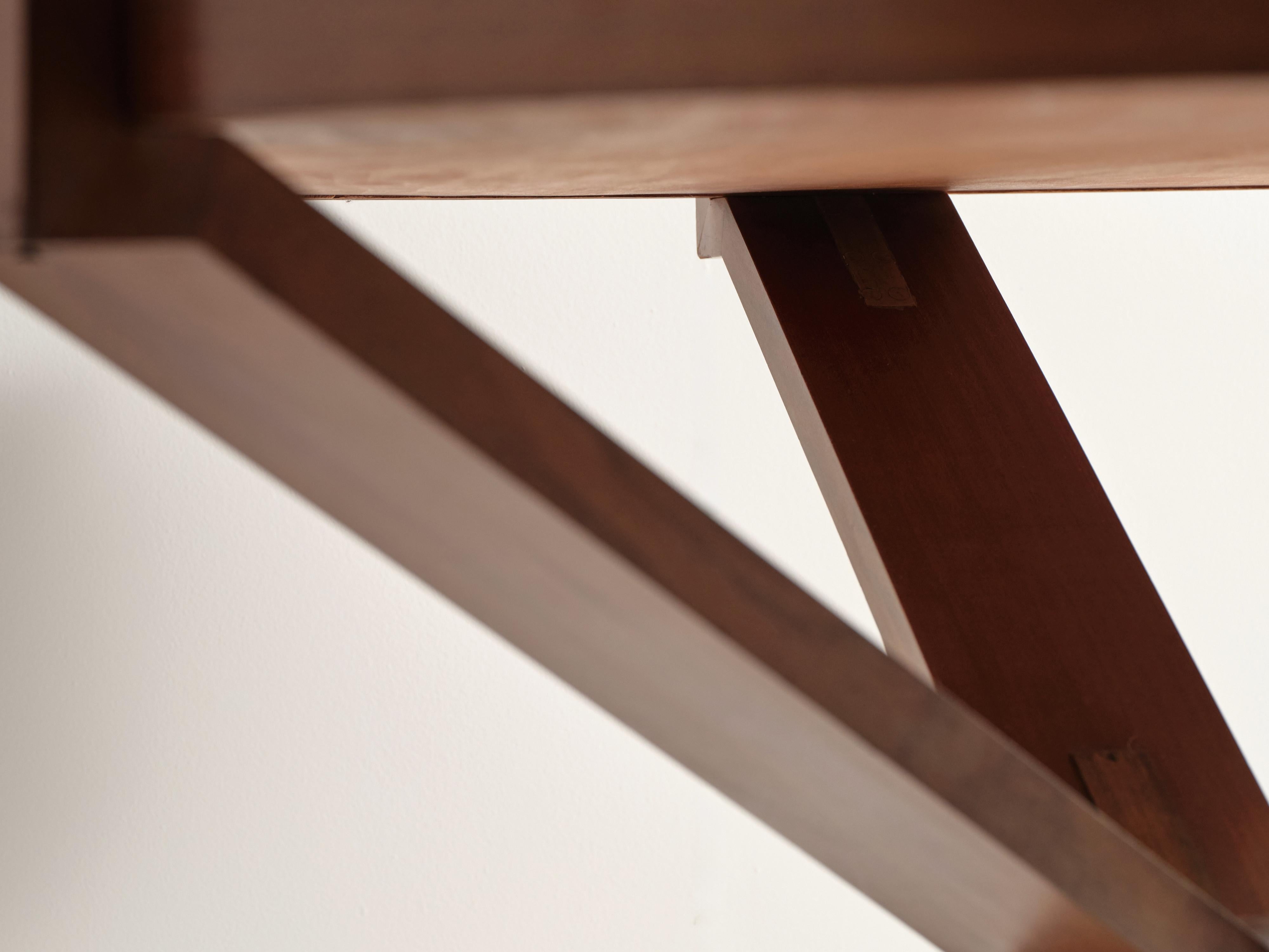 Bois Rare table de salle à manger moderniste, Italie, années 1960 en vente