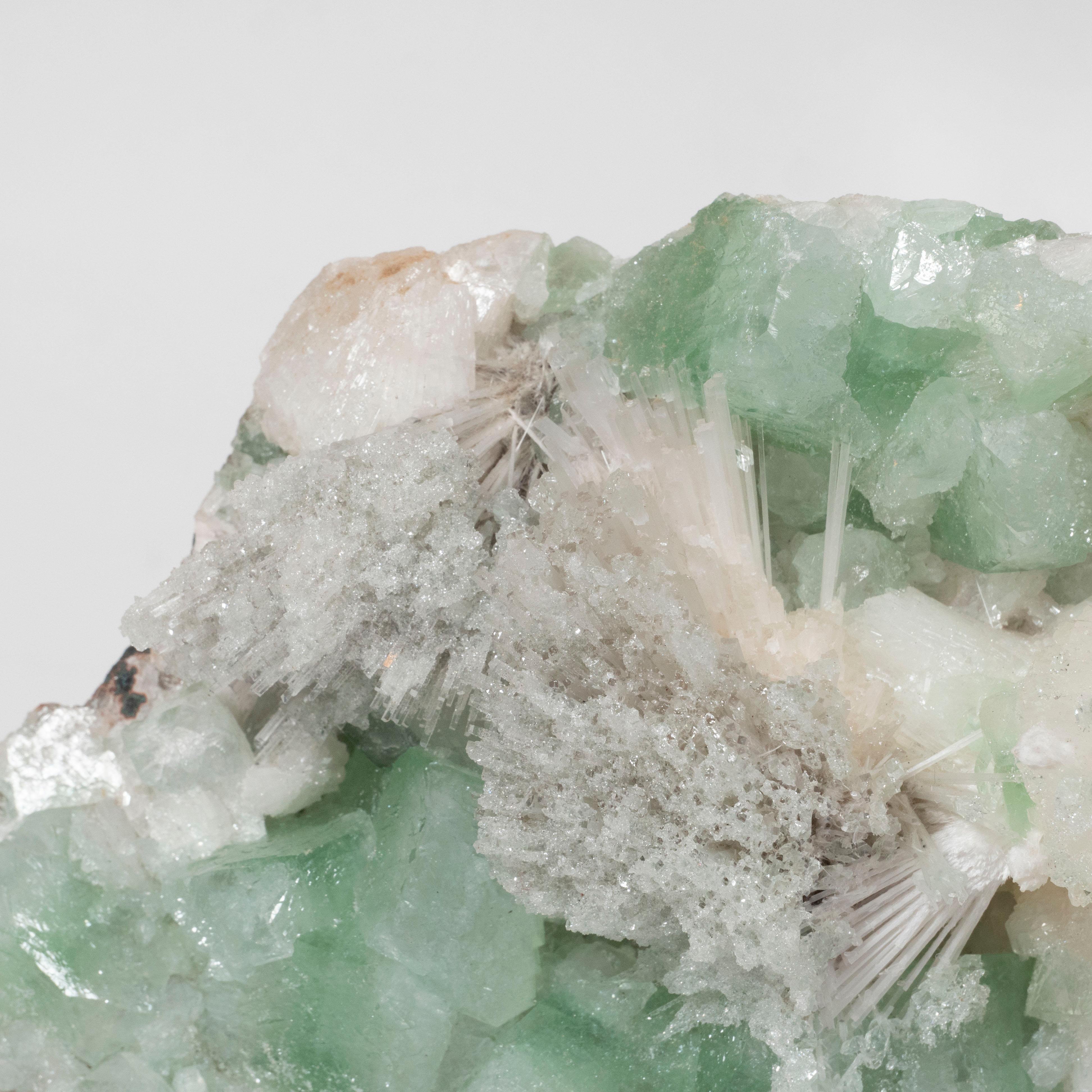 Rare Modernist Green Apophylite & Scolocite Rock Crystal Specimen on Lucite Base In Excellent Condition In New York, NY