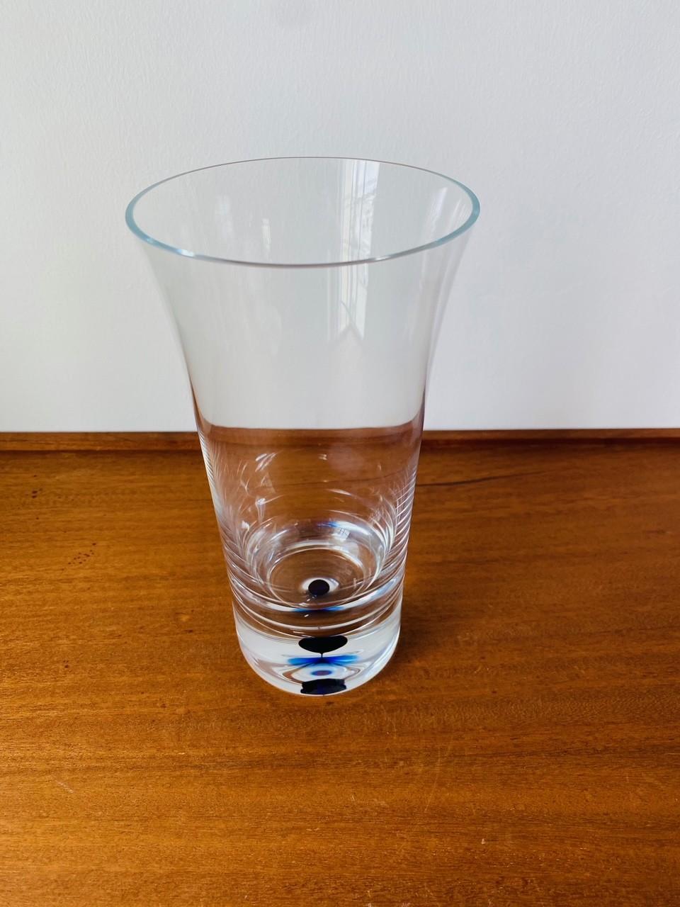 Svedese Raro vaso modernista di cristallo blu Orrefors Intermezzo in vendita