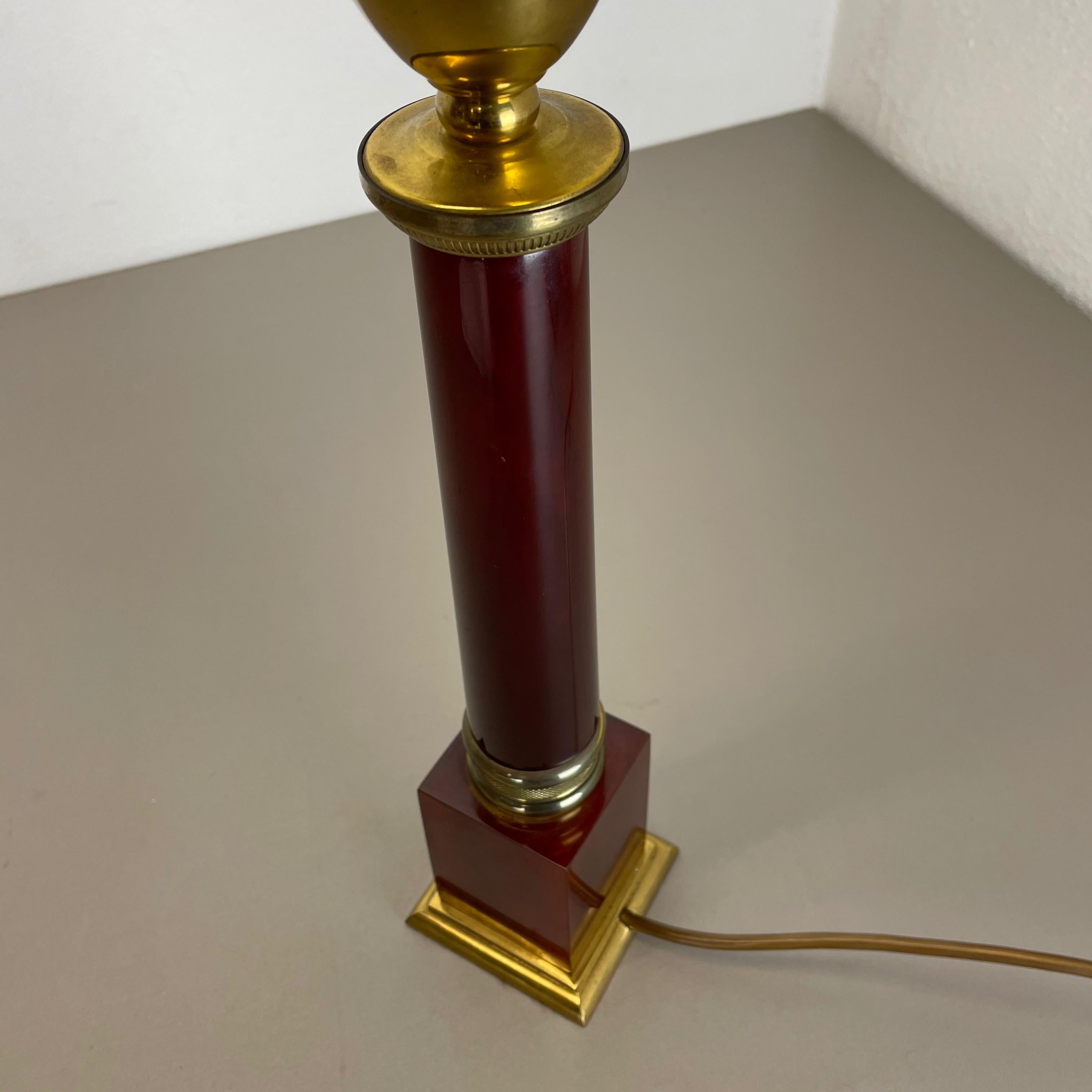 Rare Modernist Red Catalina and Brass Tube Table Light, Italy, 1960s For Sale 4