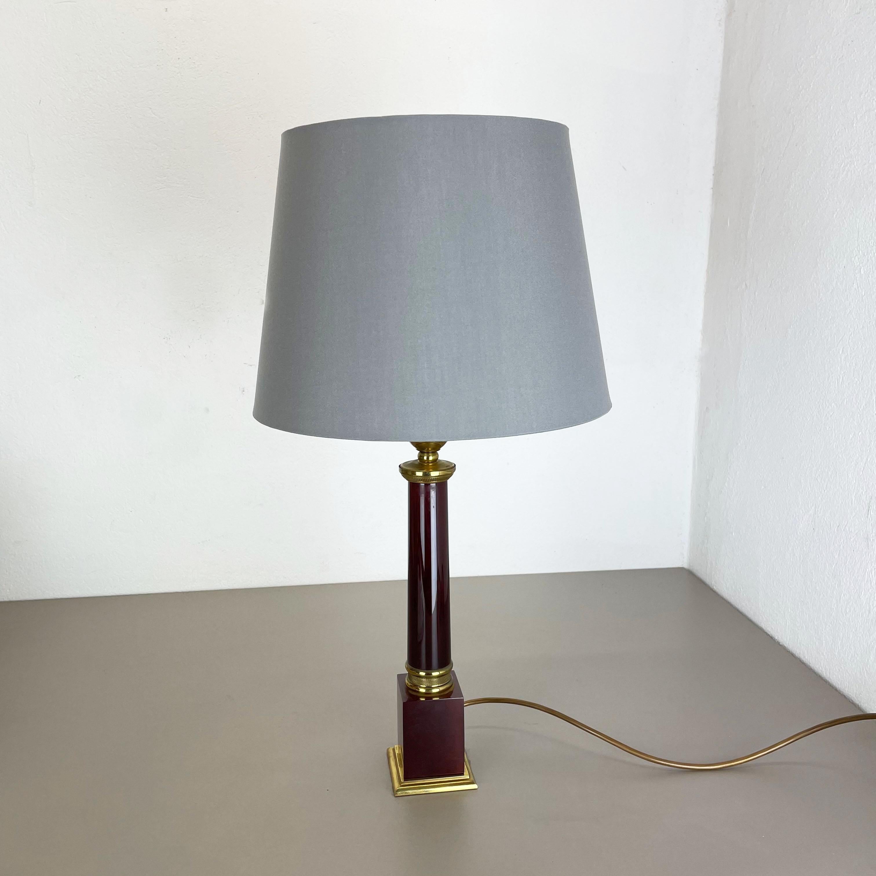 Article:

catalina table light.



Origin:

Italy



Age:

1960s



Description:


This original vintage table light was designed and produced in the 1960s in ITALY. This almost unique table light features a combination of super