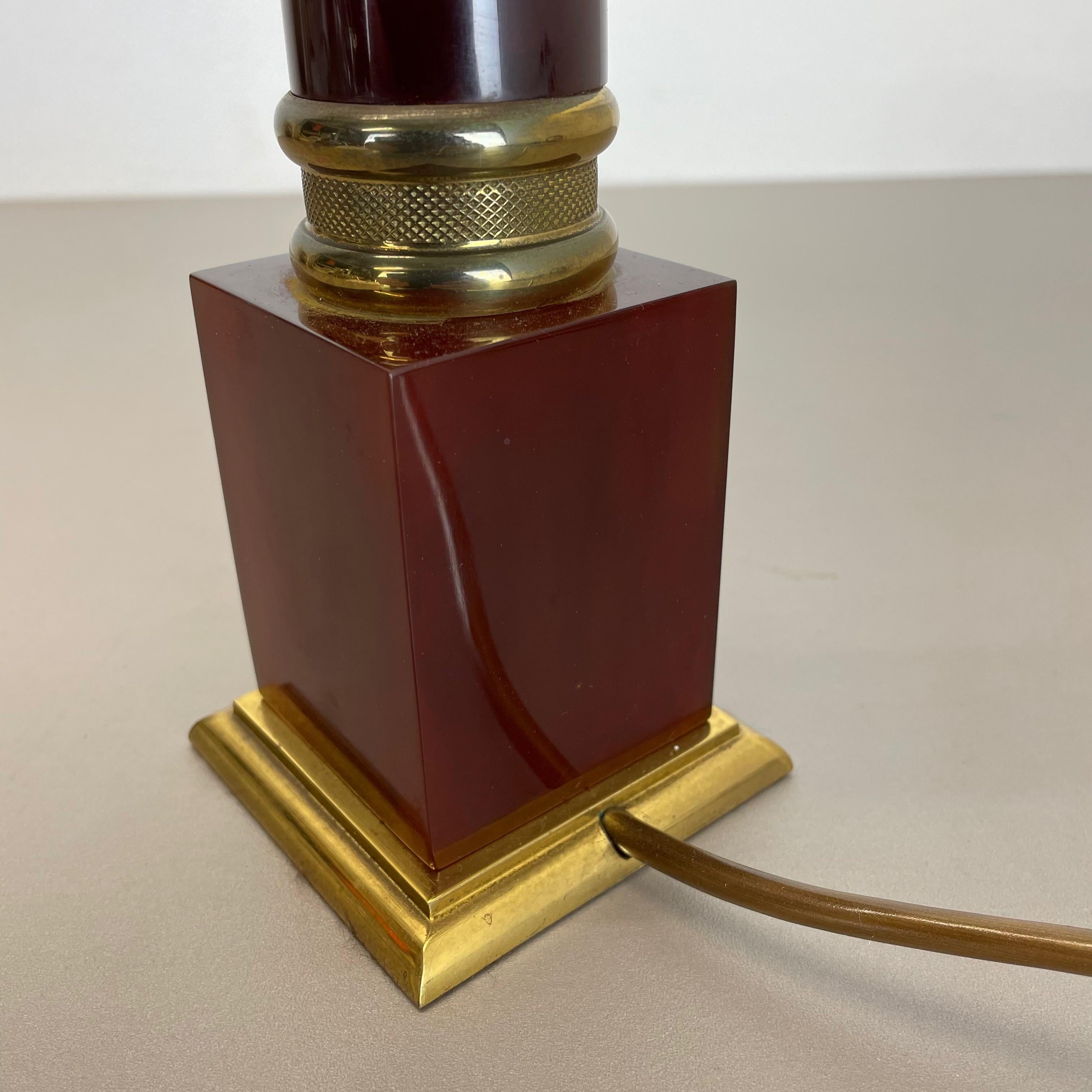 Rare Modernist Red Catalina and Brass Tube Table Light, Italy, 1960s For Sale 2