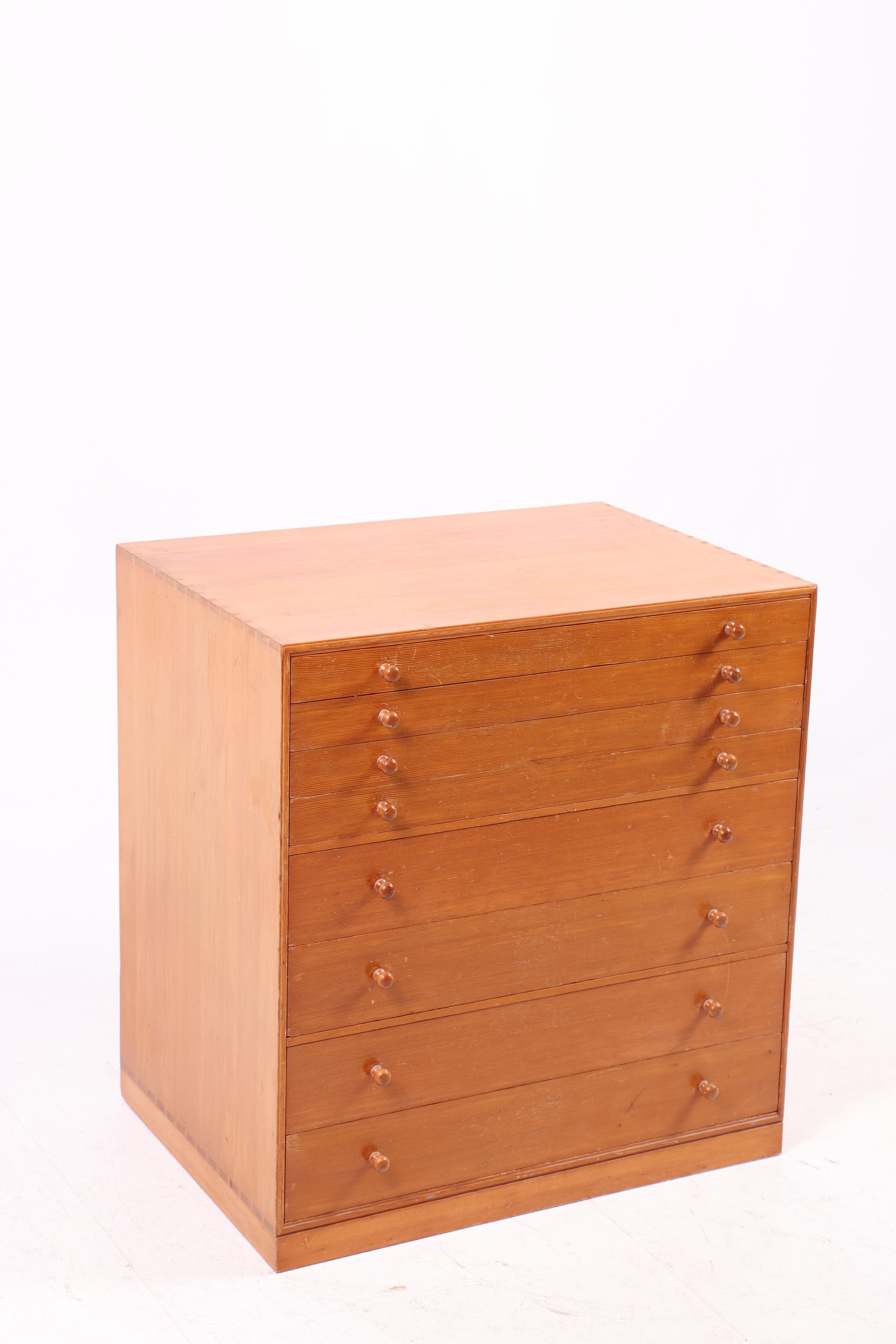 Seltene Kommode von Mogens Koch aus Oregon Pine, Rud Rasmussen, 1960er Jahre (Moderne der Mitte des Jahrhunderts) im Angebot