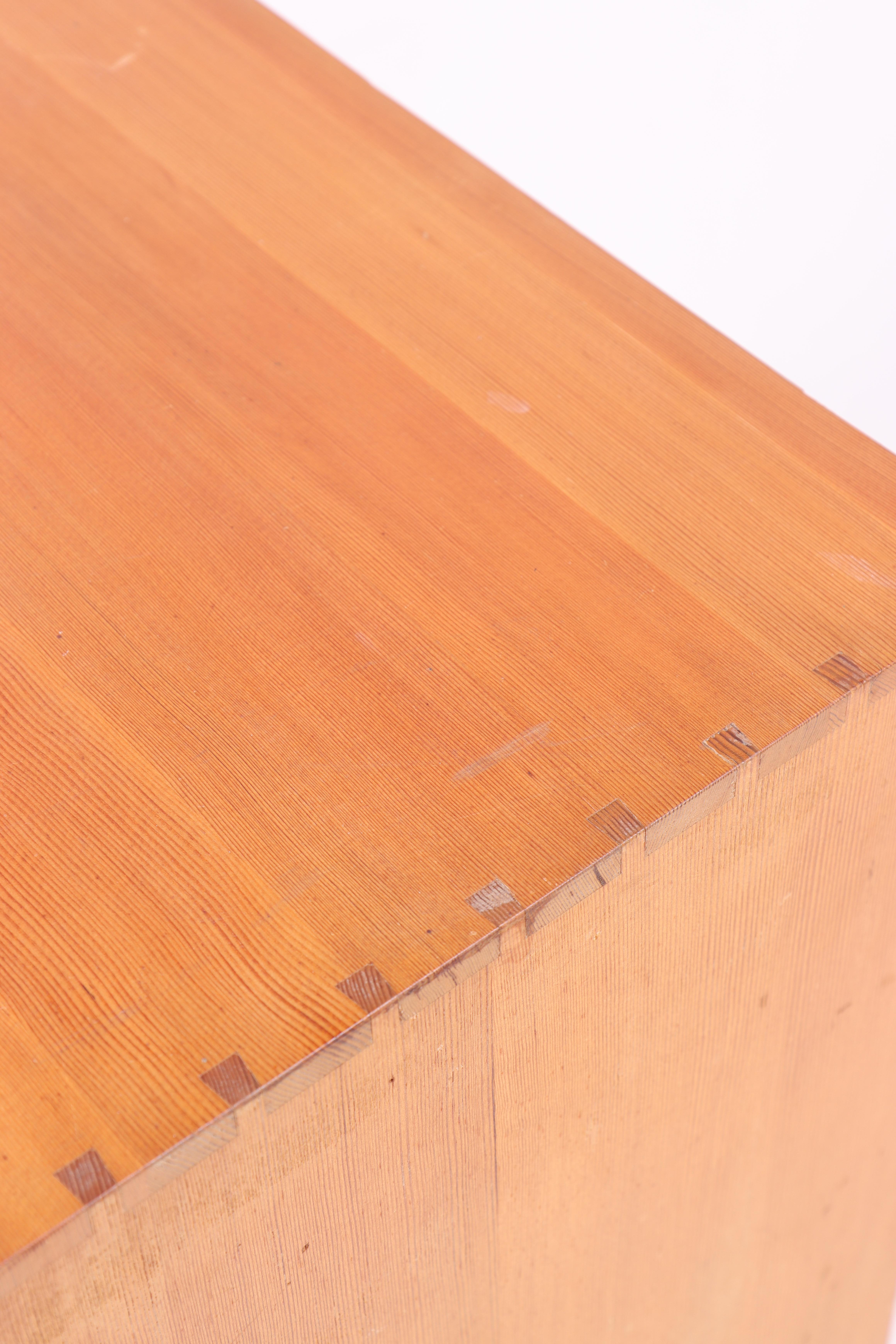 Seltene Kommode von Mogens Koch aus Oregon Pine, Rud Rasmussen, 1960er Jahre im Zustand „Gut“ im Angebot in Lejre, DK