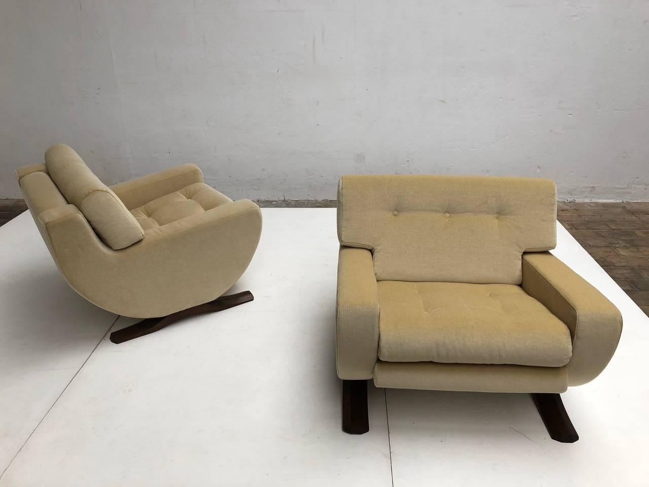 Rare and beautiful pair of lounge chairs by italian sculptor and artist Franz T Sartori for Flexform, Milan Italy, circa 1965. Sartori is best known for his organic form sculptors but he also had a brief foray into designing furniture which also
