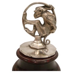 Rare mascot de voiture/ornement à capuche "Monkey in Hoop" signé Abit. France  1920's