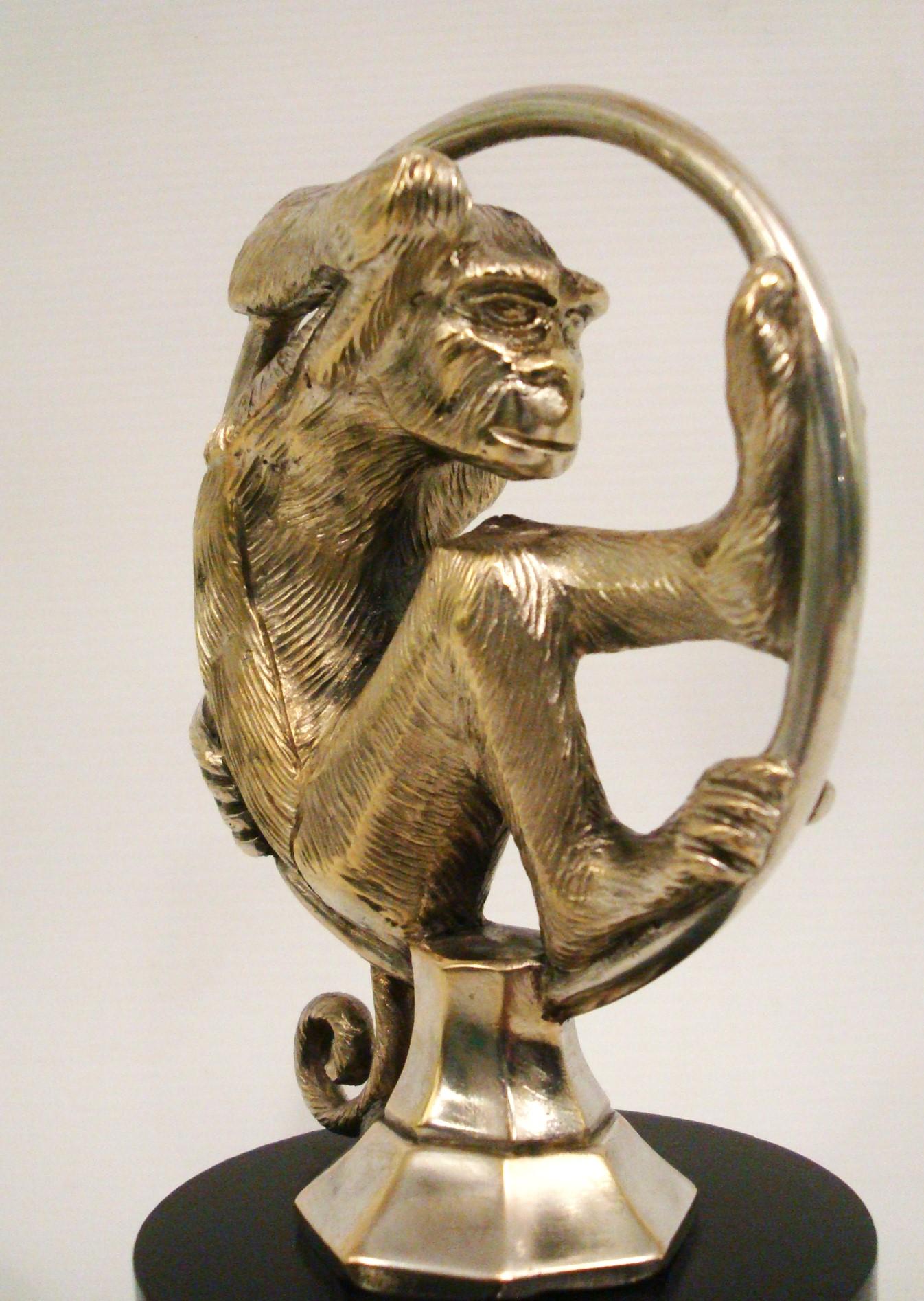 Seltene „Monkey in Hoop“ Car Mascot / Kapuze Ornament Signiert Abit. Frankreich  1920's im Zustand „Gut“ im Angebot in Buenos Aires, Olivos