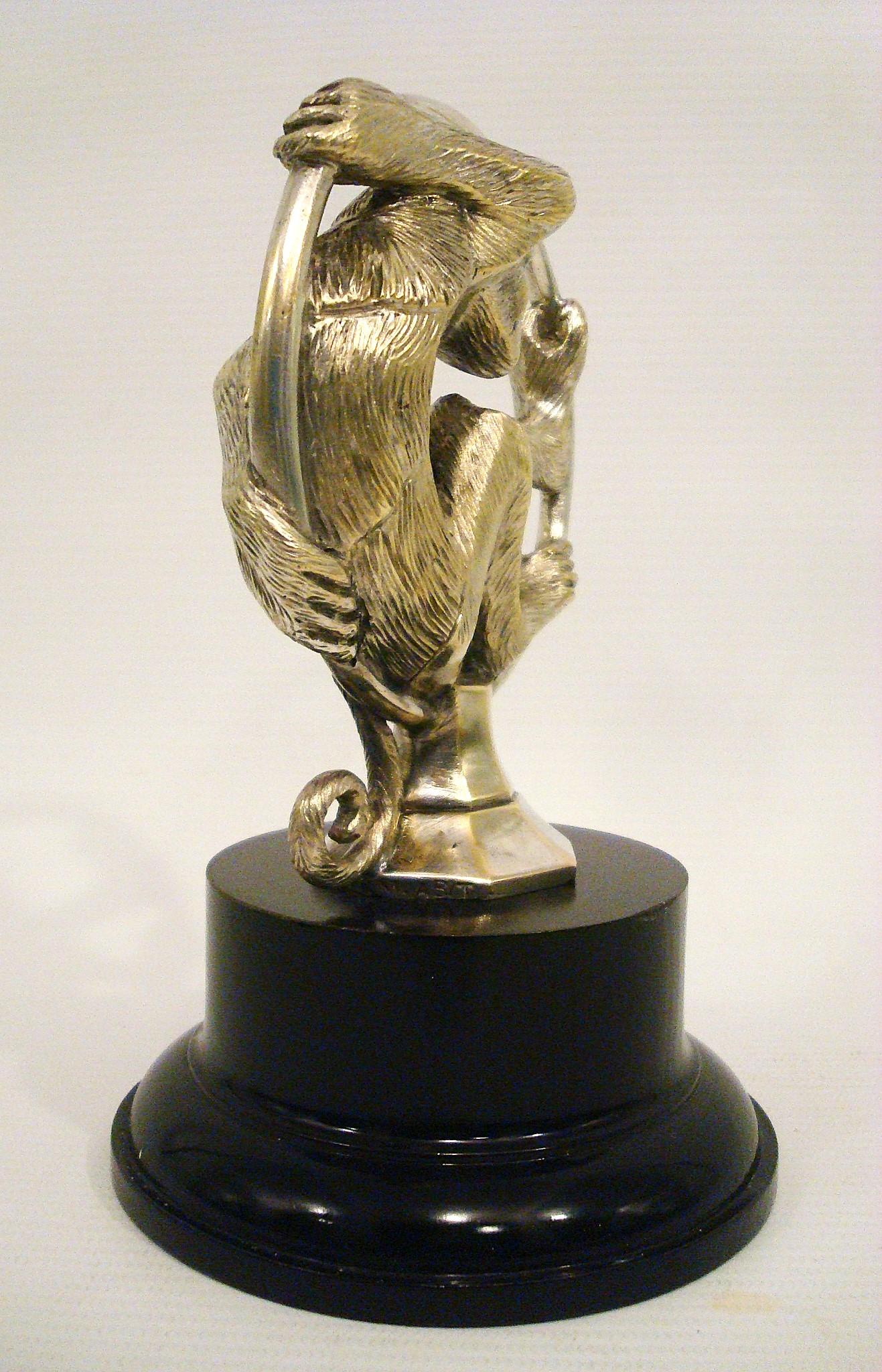 Seltene „Monkey in Hoop“ Car Mascot / Kapuze Ornament Signiert Abit. Frankreich  1920's (20. Jahrhundert) im Angebot