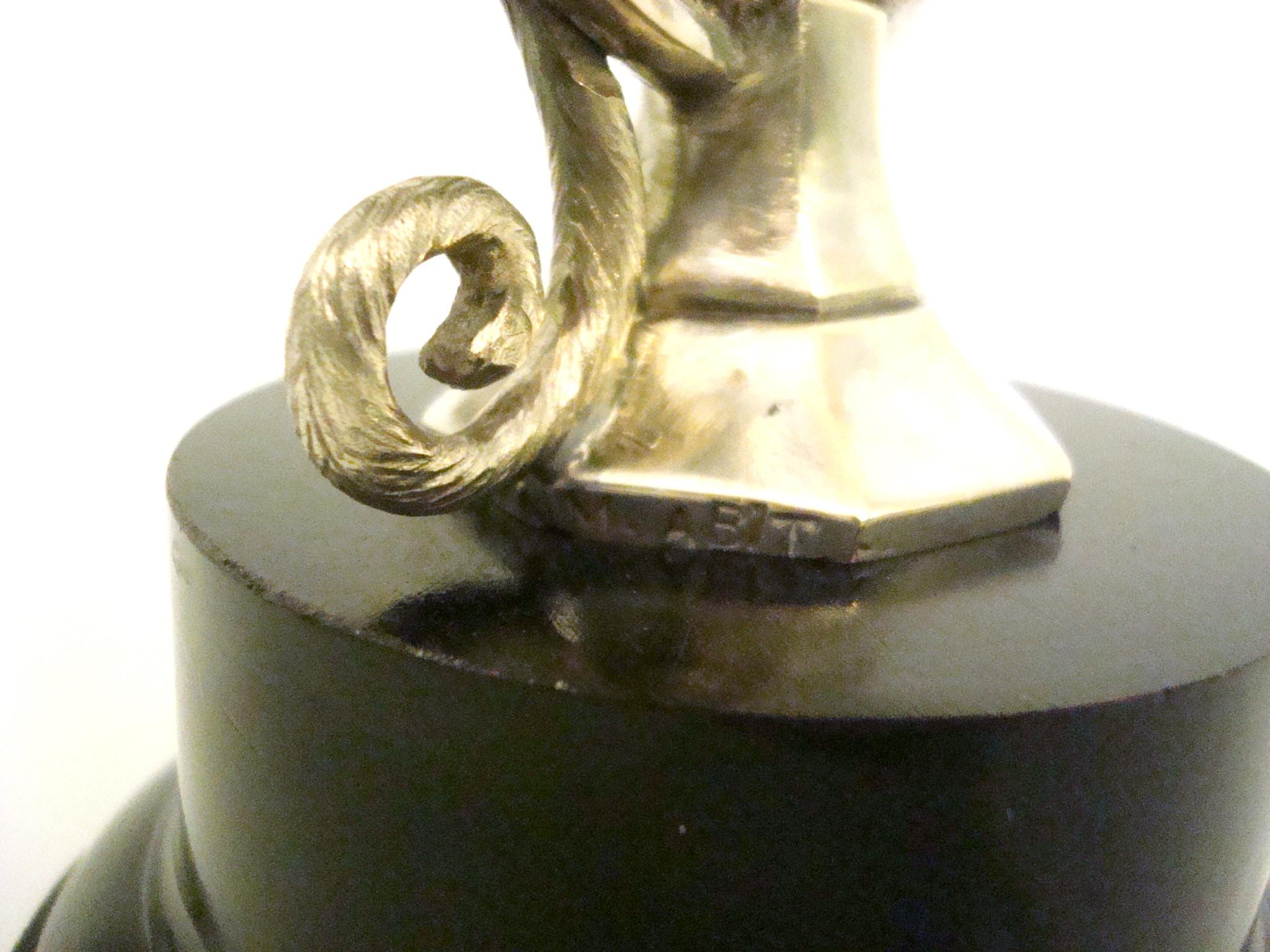 Seltene „Monkey in Hoop“ Car Mascot / Kapuze Ornament Signiert Abit. Frankreich  1920's (Bronze) im Angebot