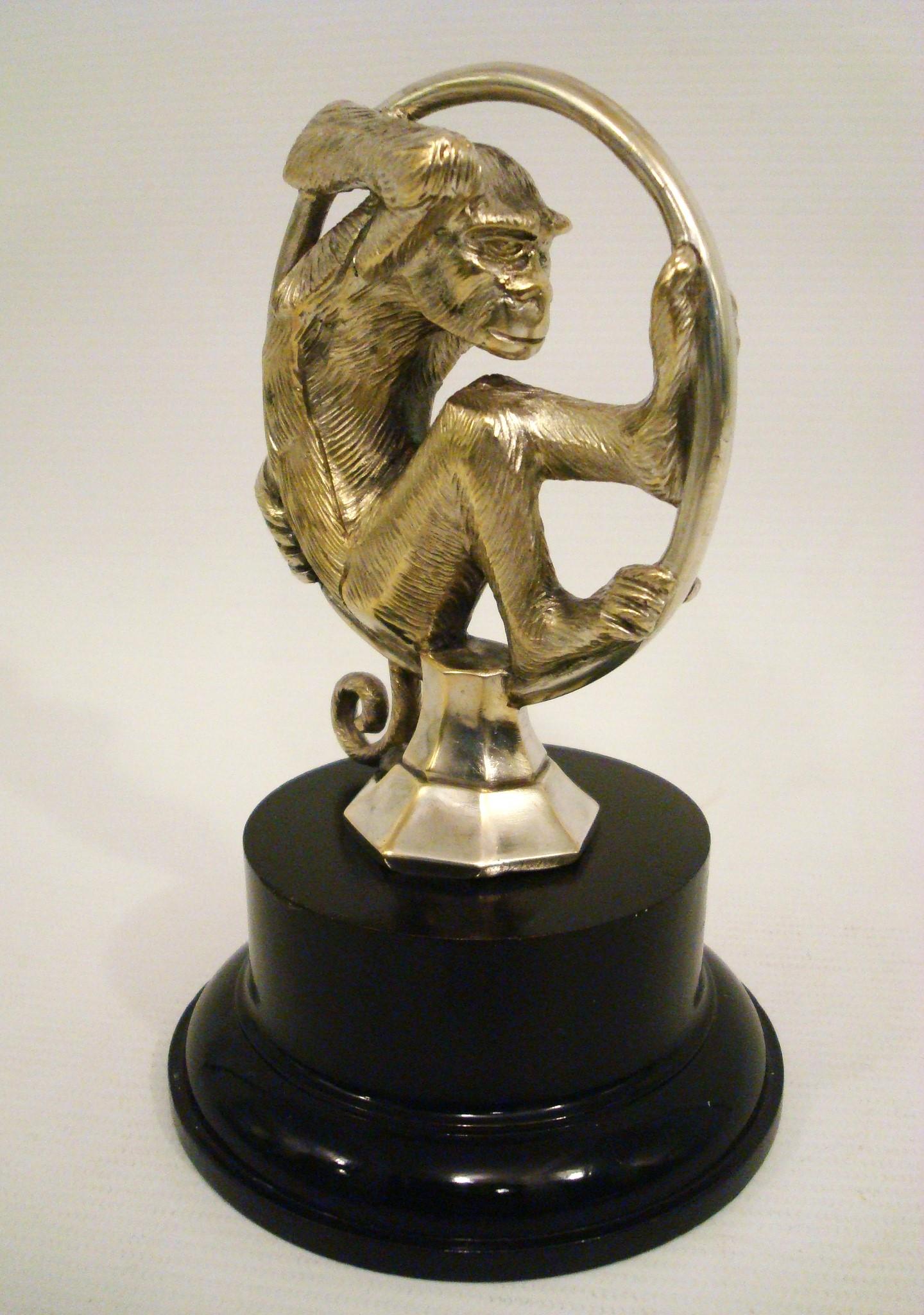 Seltene „Monkey in Hoop“ Car Mascot / Kapuze Ornament Signiert Abit. Frankreich  1920's im Angebot 1