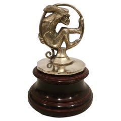 Seltene „Monkey in Hoop“ Car Mascot / Kapuze Ornament Signiert Abit. Frankreich  1920's
