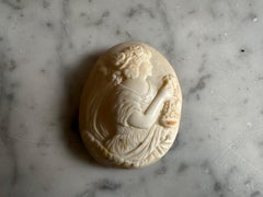 Seltene monochrome Muschelkamee eines weiblichen Bacchus, um 1850