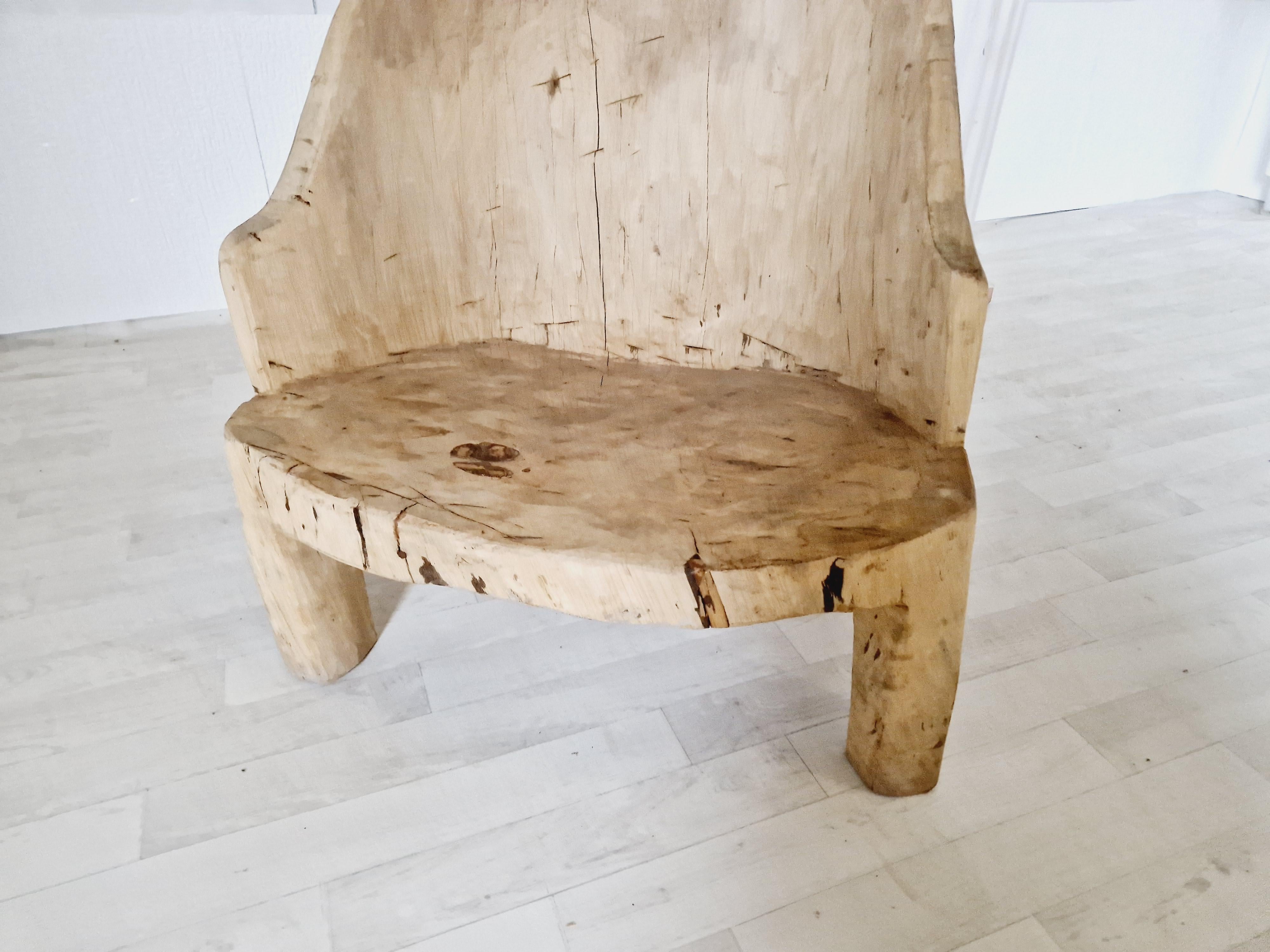 Seltener Monoxyle-Stuhl im schwedischen primitiven Stil im Angebot 4
