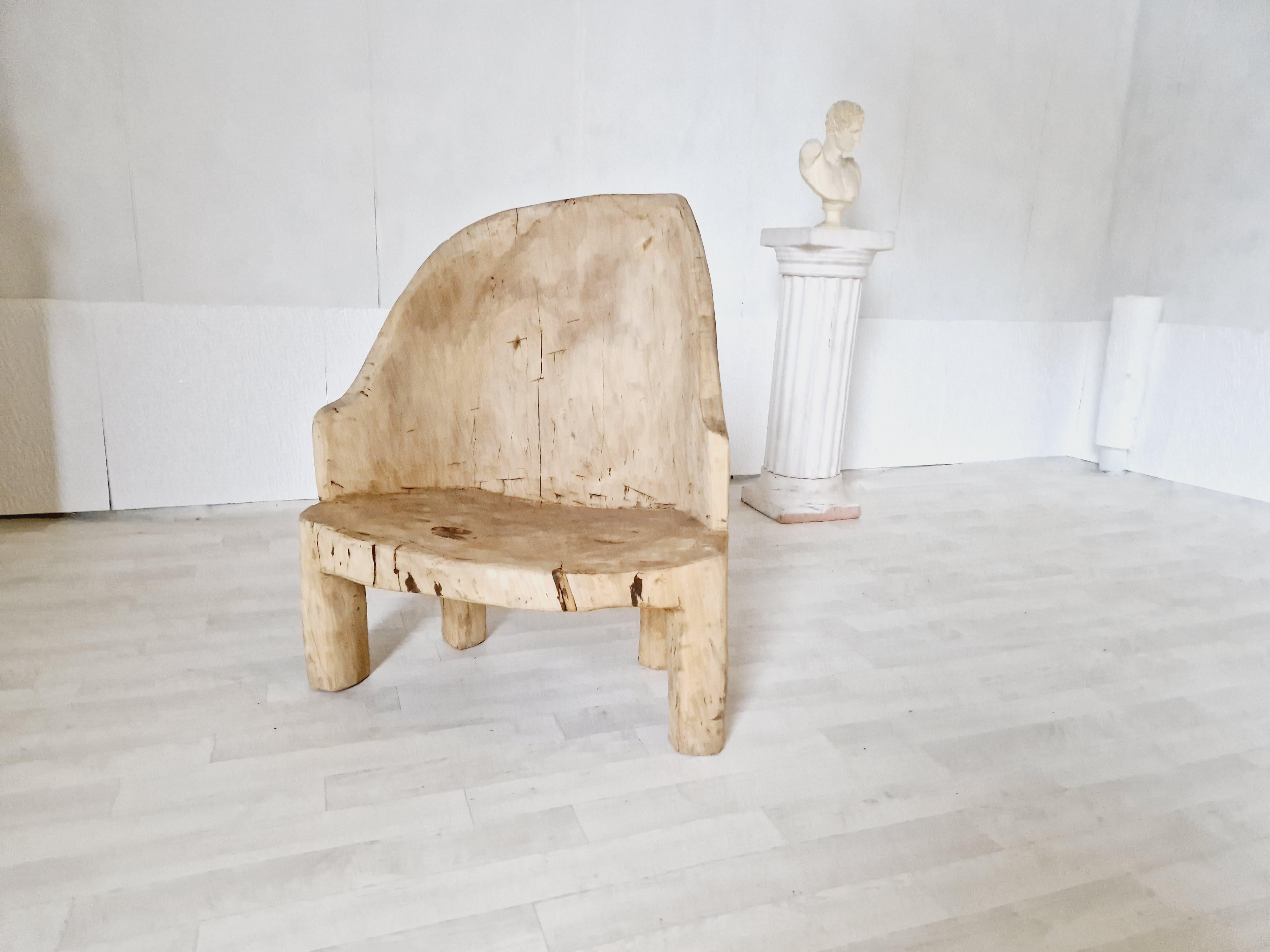 Seltener Monoxyle-Stuhl im schwedischen primitiven Stil im Angebot 5