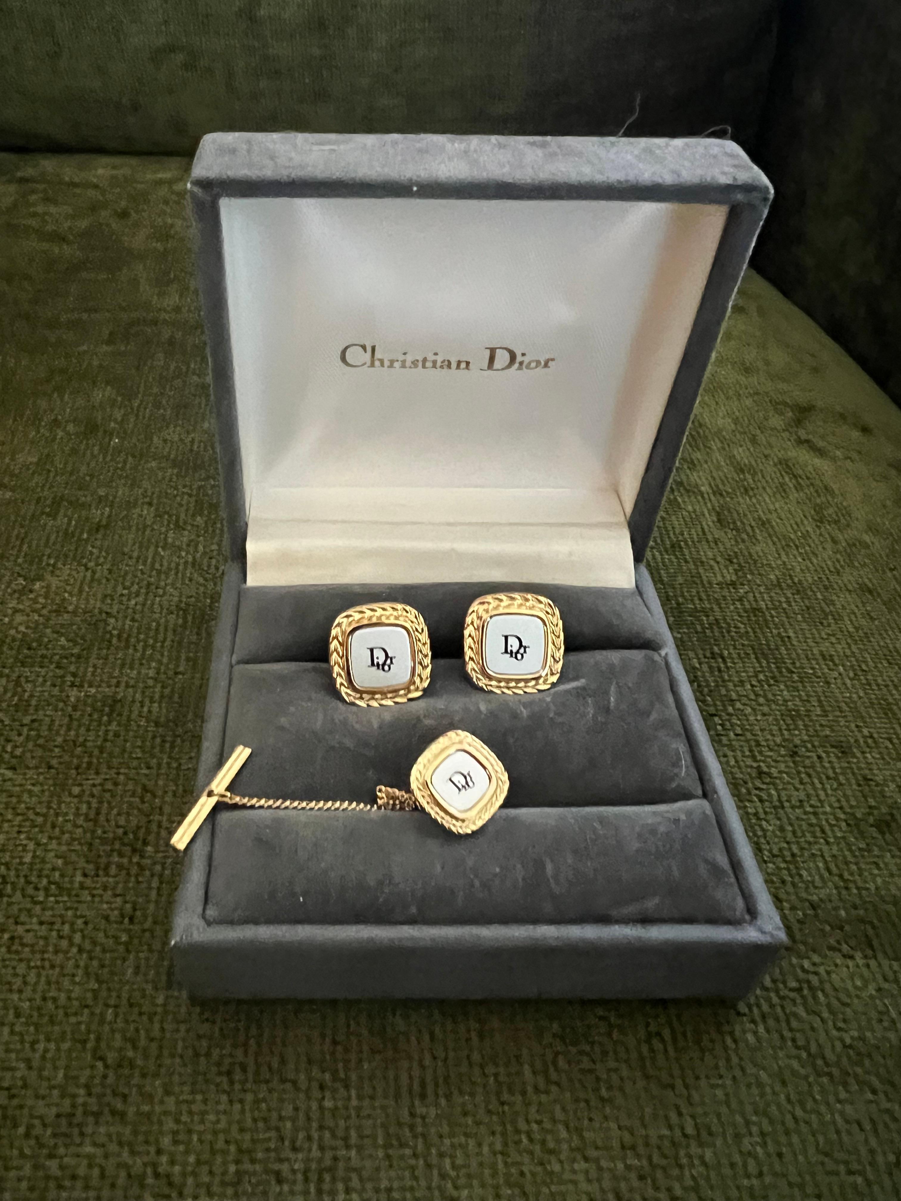 Art Deco Rare Monsiuer Vintage Christian Dior Gold Plate Cufflinks & Tie Clip In Original For Sale
