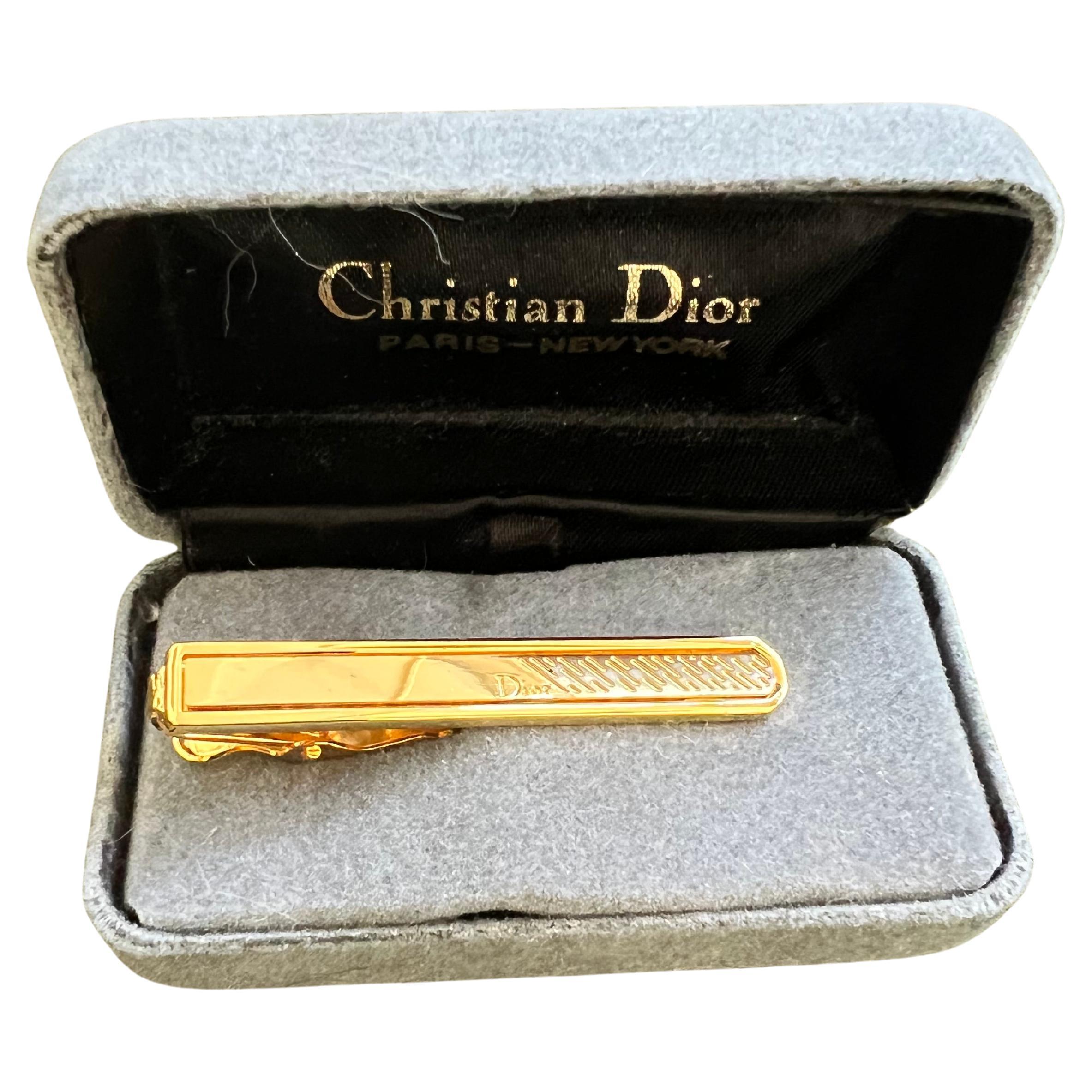 Rare pince à cravate Monsiuer Vintage Christian Dior en plaqué or dans son étui d
origine