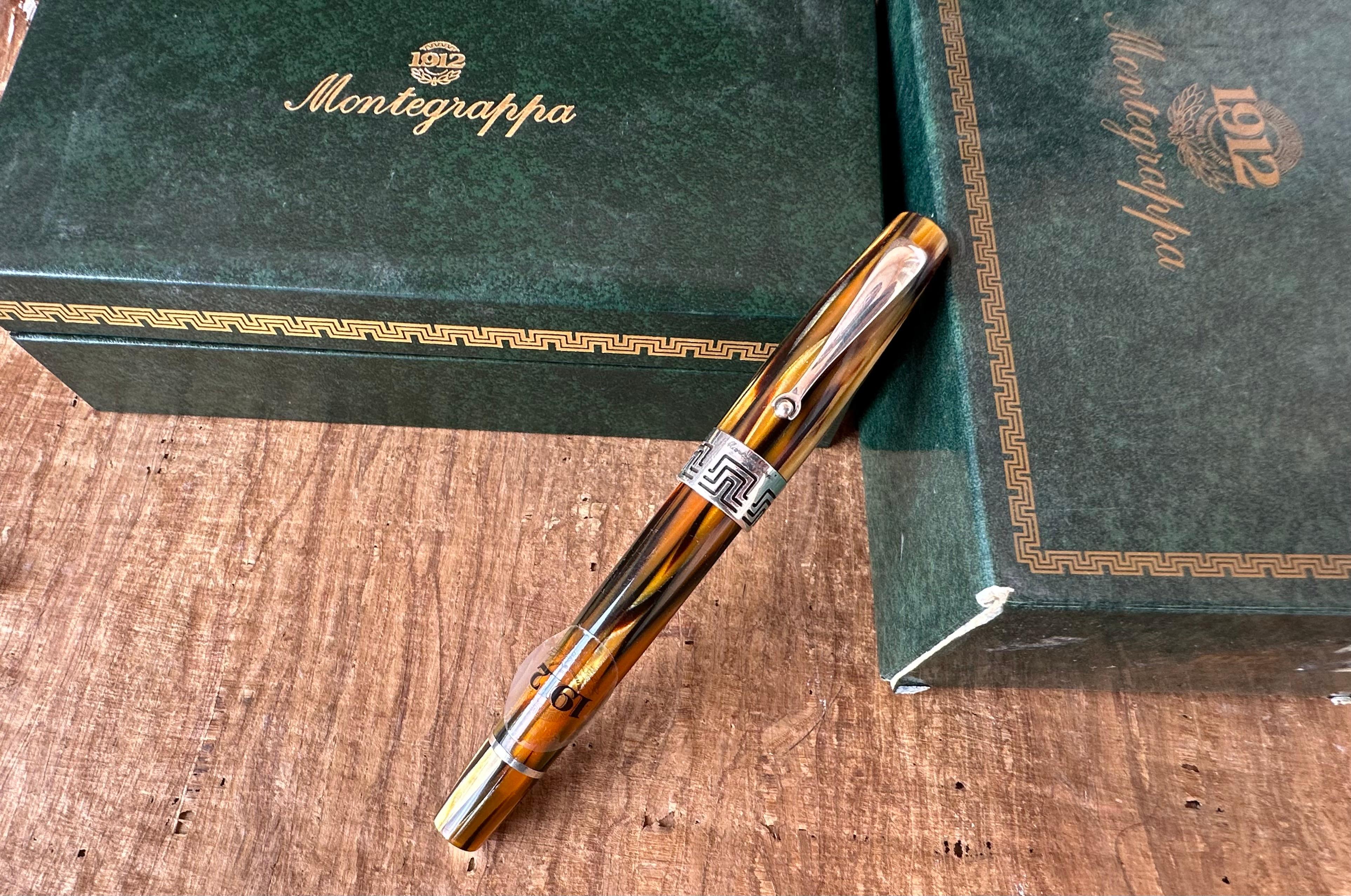Up For Sale RARE Montegrappa Extra 1930 Turtle Brown Celluloid Fountain Pen W/18K Medium Nib In Original Box

Caractéristiques

Type : Stylo Plume

Condition : En excellent état, avec très peu d'usure et de marques.

Fabriqué en Italie

1912 M 18K