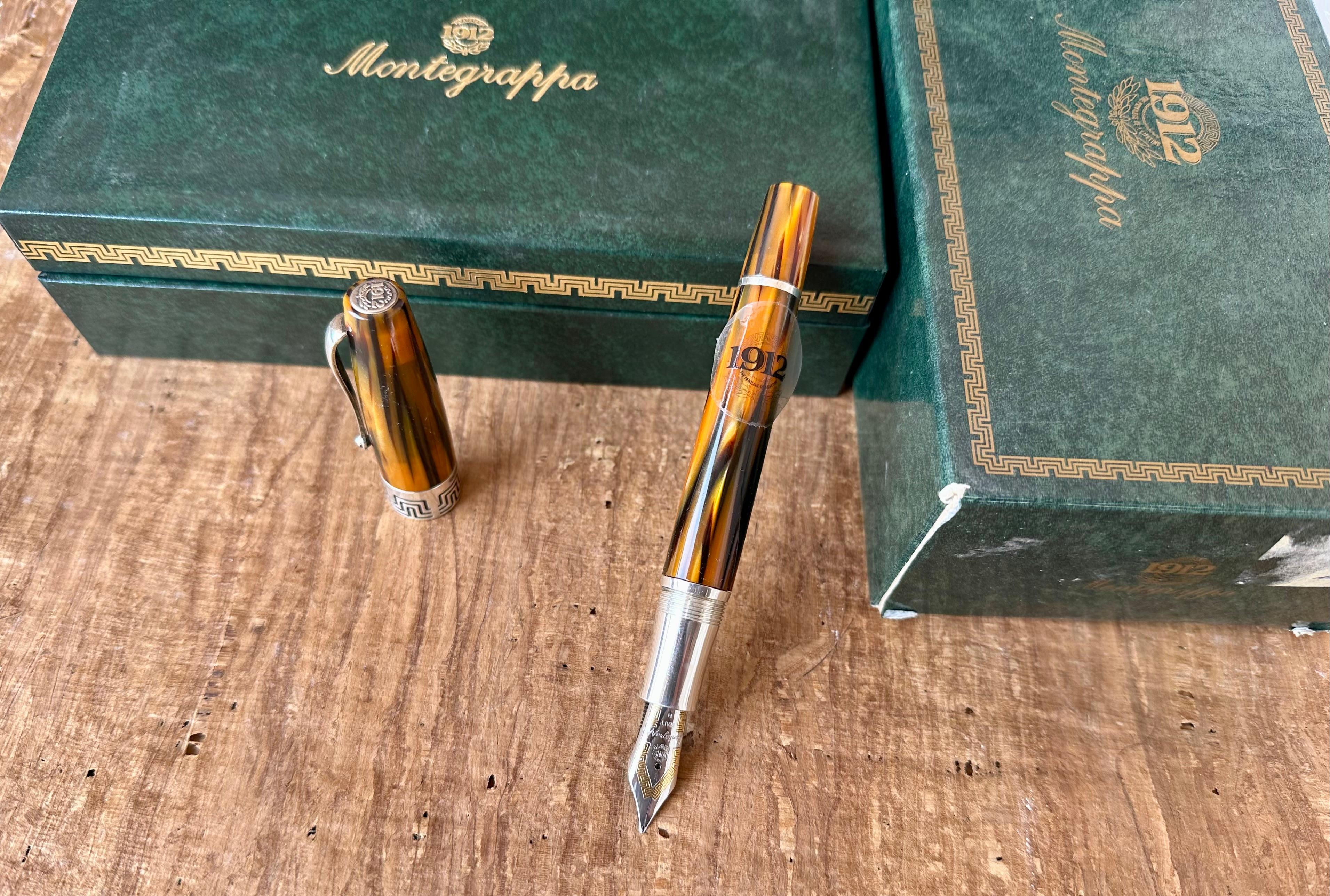 RARE Montegrappa Extra 1930 Turtle Brown Stylo Plume W/18K Medium Nib. Excellent état - En vente à Toronto, CA