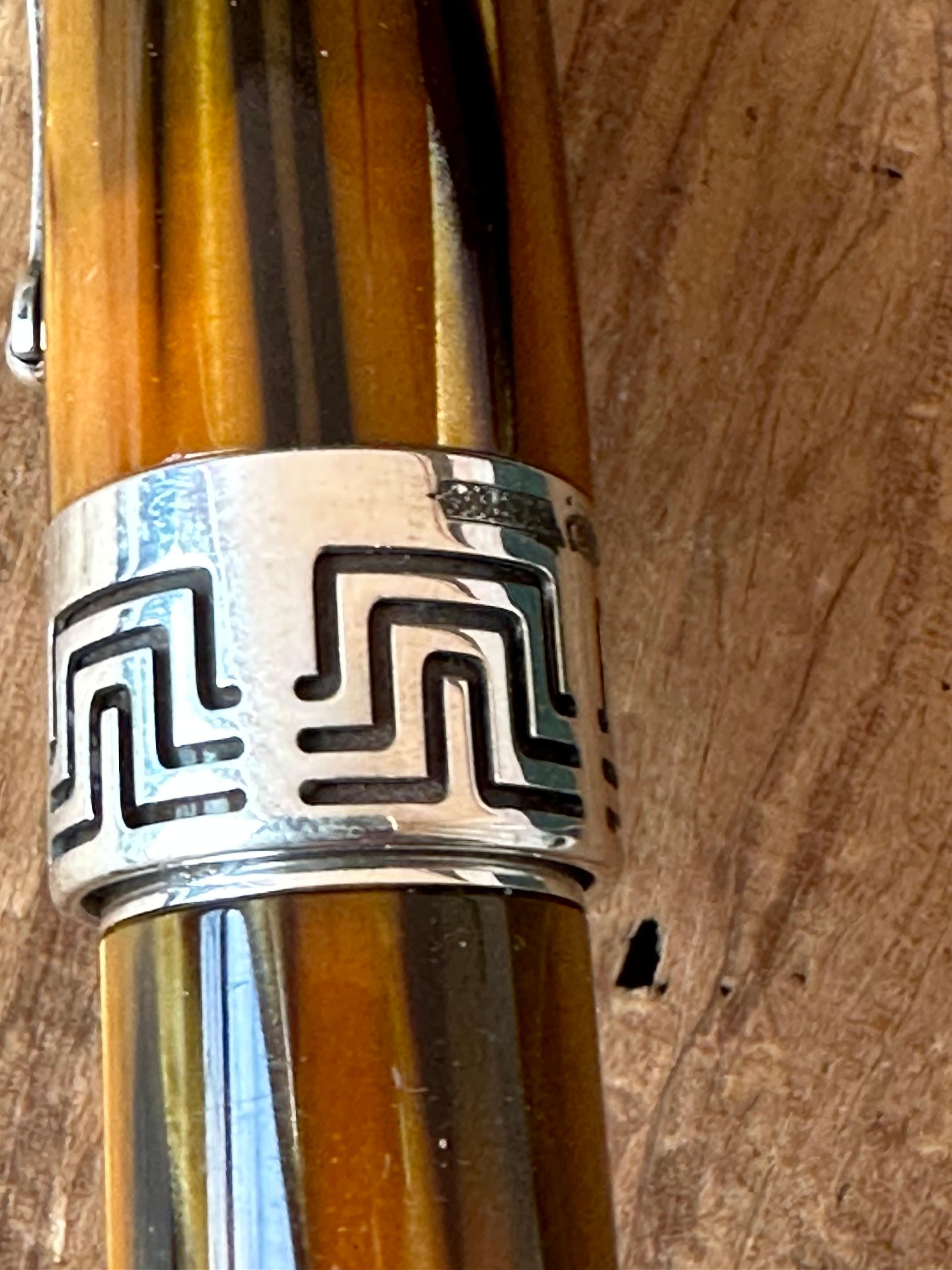 RARE Montegrappa Extra 1930 Turtle Brown Stylo Plume W/18K Medium Nib. Unisexe en vente