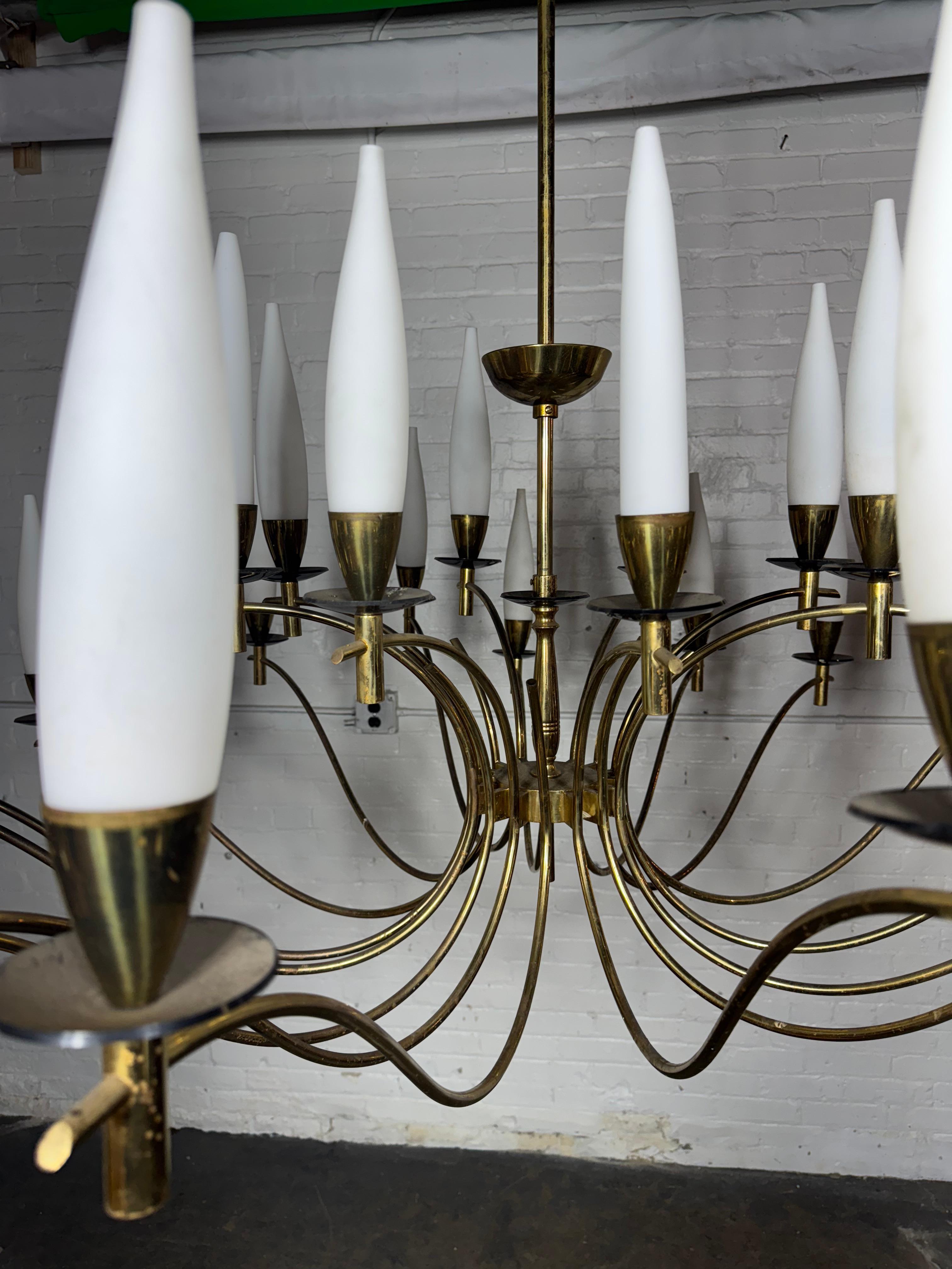 Italiano Raro lampadario monumentale a 15 bracci di Angelo Lelii / Arredoluce diametro 51 in vendita