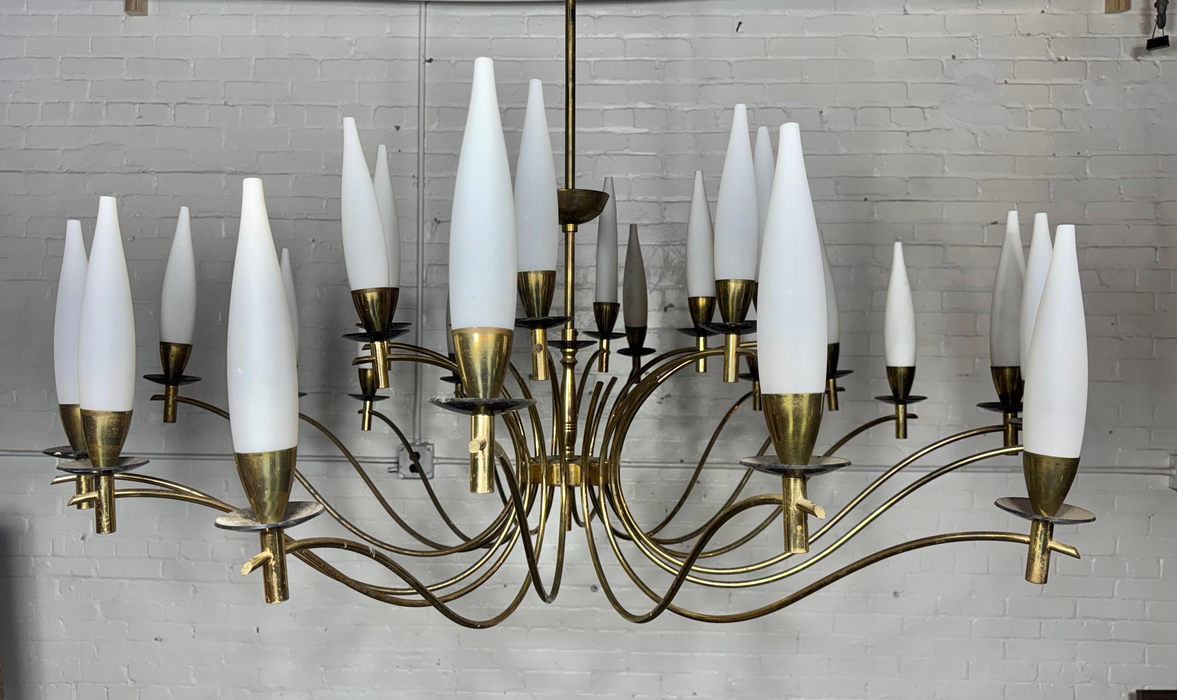 Metà XX secolo Raro lampadario monumentale a 15 bracci di Angelo Lelii / Arredoluce diametro 51 in vendita