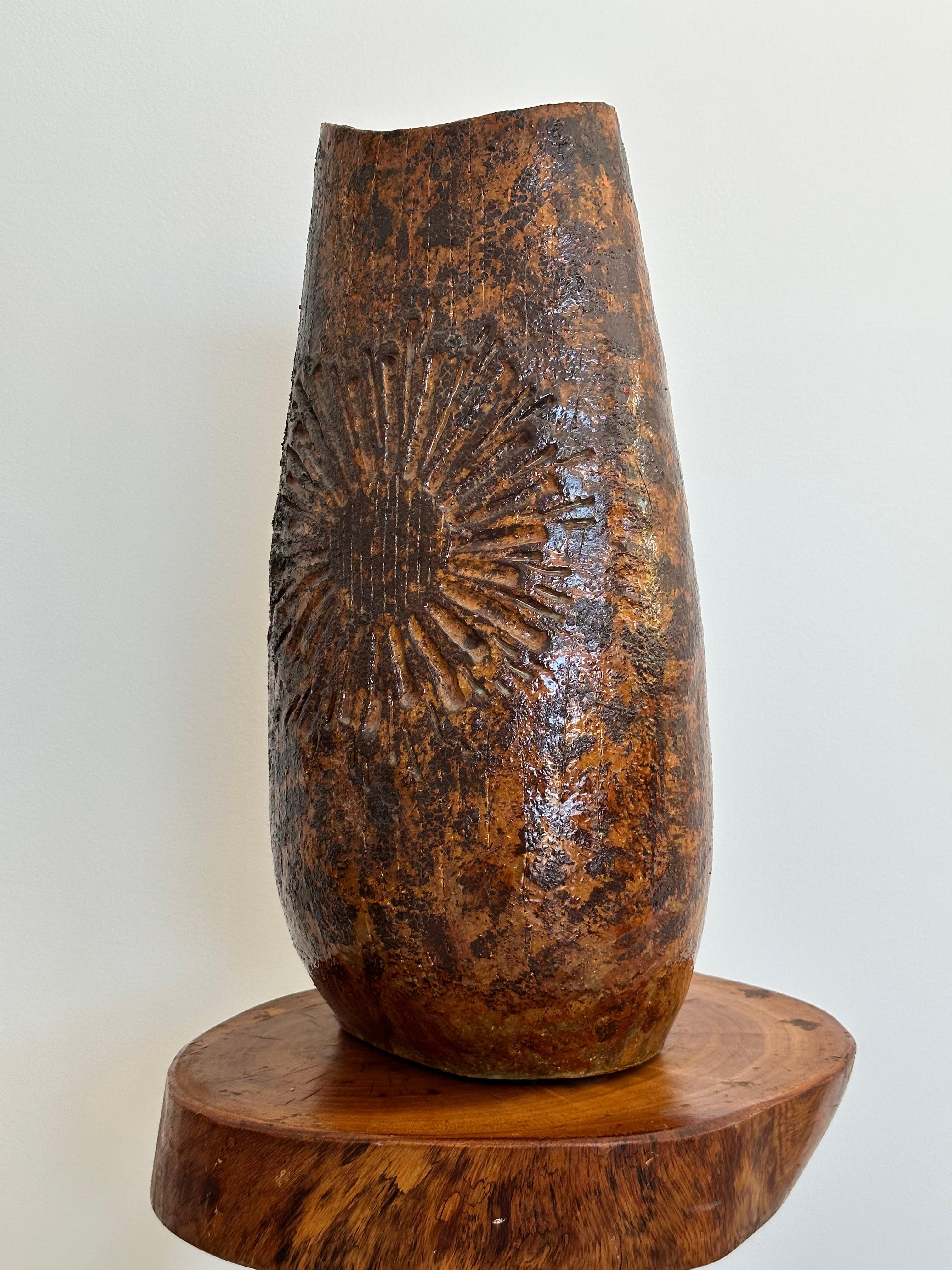 Français Rare vase monumental brutaliste en grès de La Borne, France, 1970 en vente