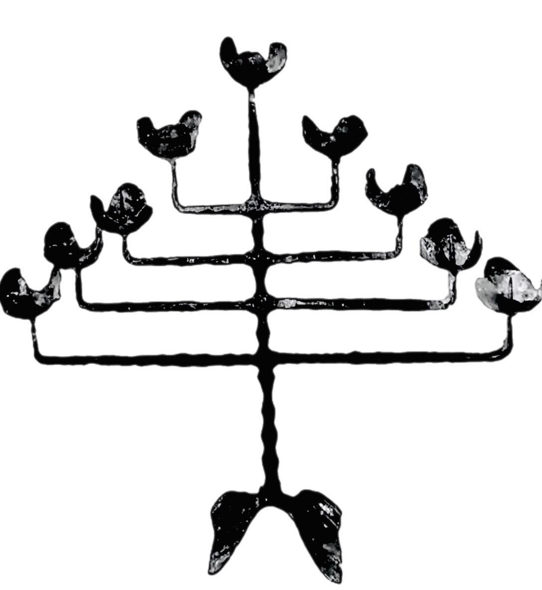 Ferro Raro enorme monumentale David Palumbo  Menorah moderna di metà secolo in ferro forgiato in vendita
