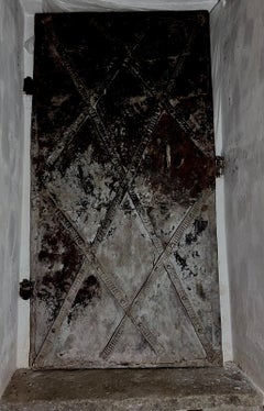 Porte de château monumentale rare de style gothique tardif, en fer forgé massif, avec sa clé d'origine