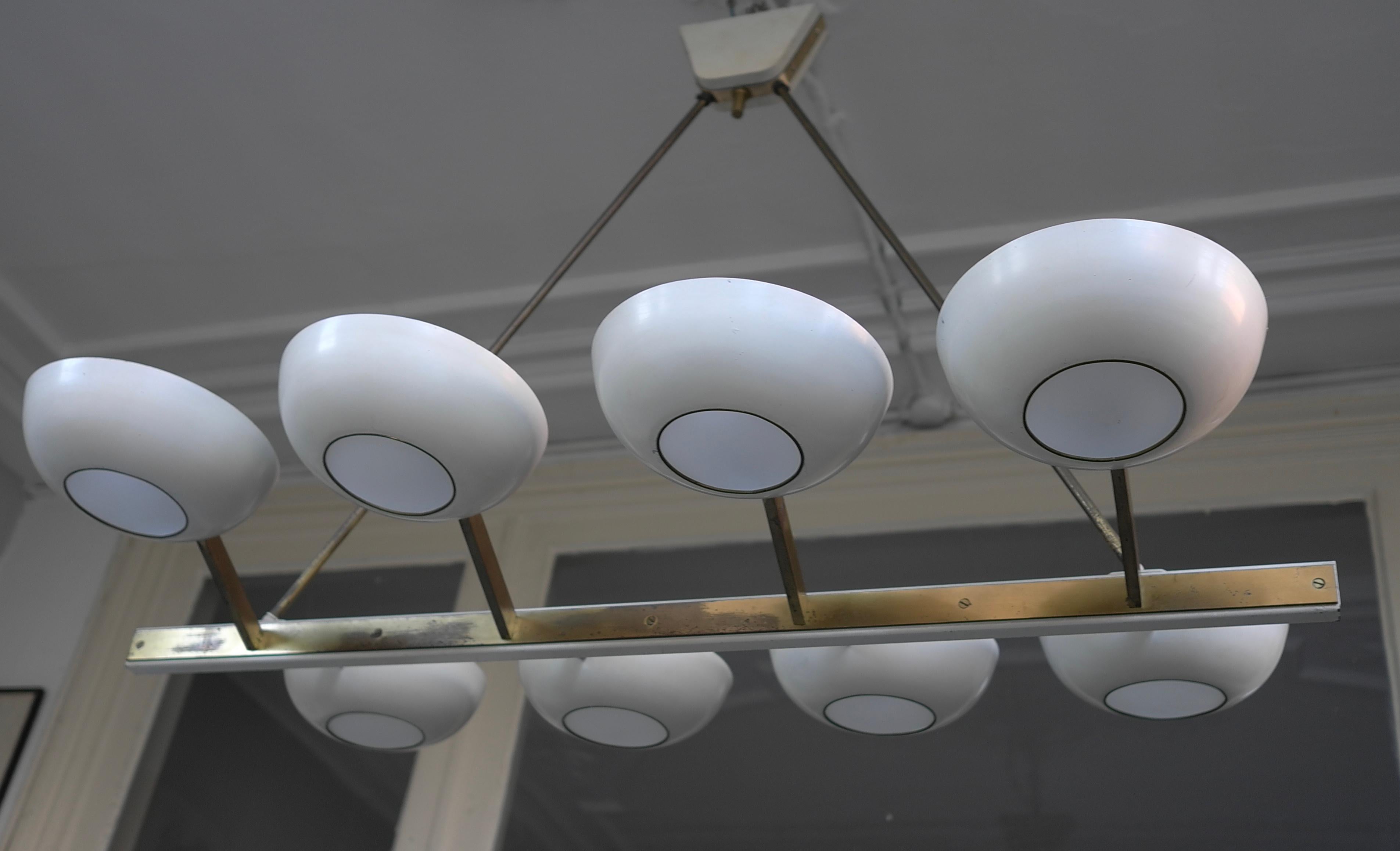 Rare Monumental Stilnovo Brass and Cream White Metal Chandelier, Italy, 1950s In Good Condition For Sale In Den Haag, NL