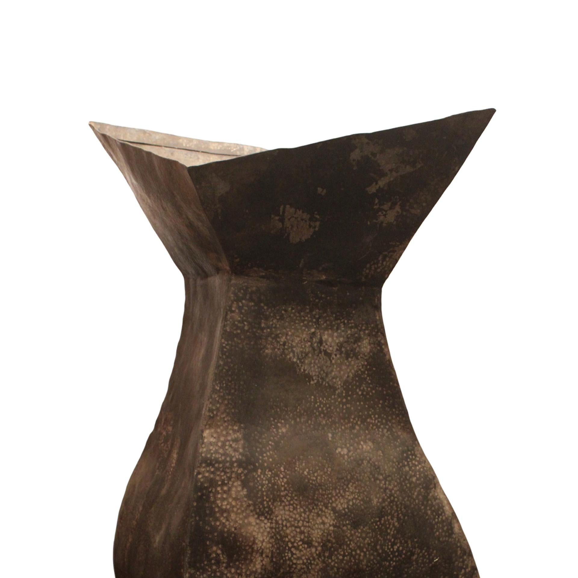Moroccan Large Vessel - Sculpture Made of Hammered Metal  For Sale 2