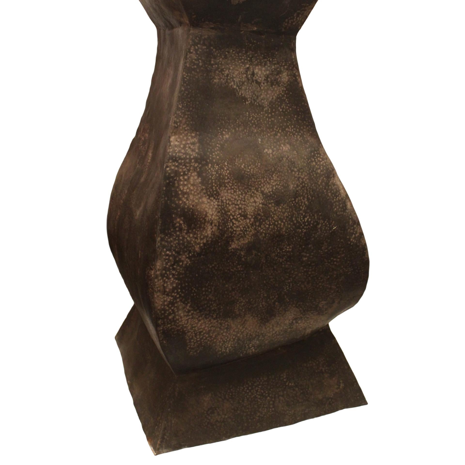 Vasija grande marroquí - Escultura de metal martillado Metal en venta