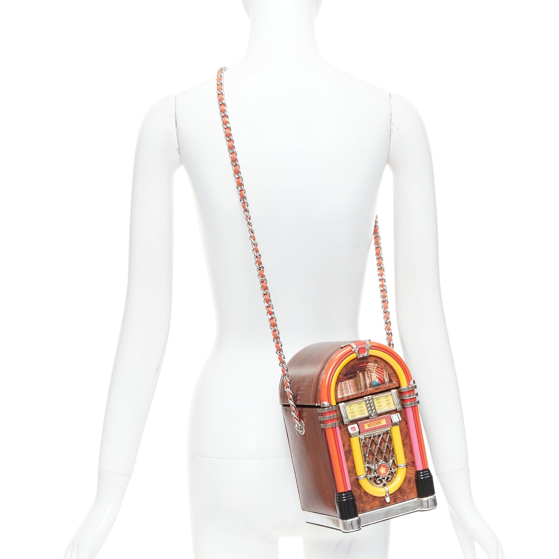 rare MOSCHINO 2022 Runway Jeremy Scott Diner Jukebox crossbody bag
Reference: TGAS/E00781
Brand: Moschino
Designer: Jeremy Scott
Collection: SS 2022 - Runway
Material: Leather
Color: Multicolour
Pattern: Solid
Closure: Magnet
Lining: Black