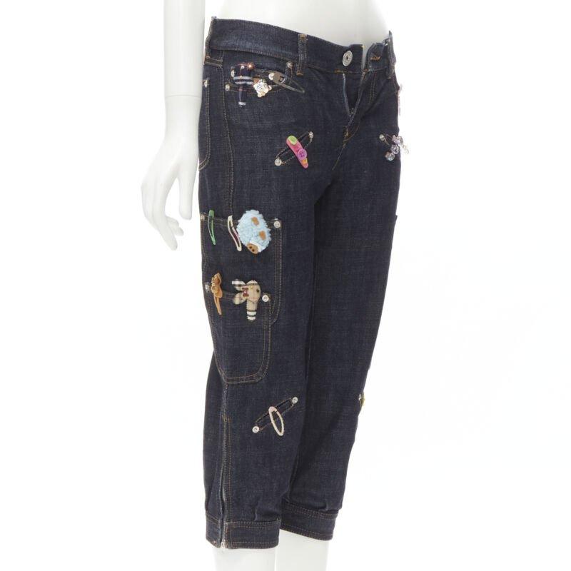 Nero raro Moschino Jeans Jeans vintage in denim scuro con fermaglio ricamato cargo IT38 XS in vendita