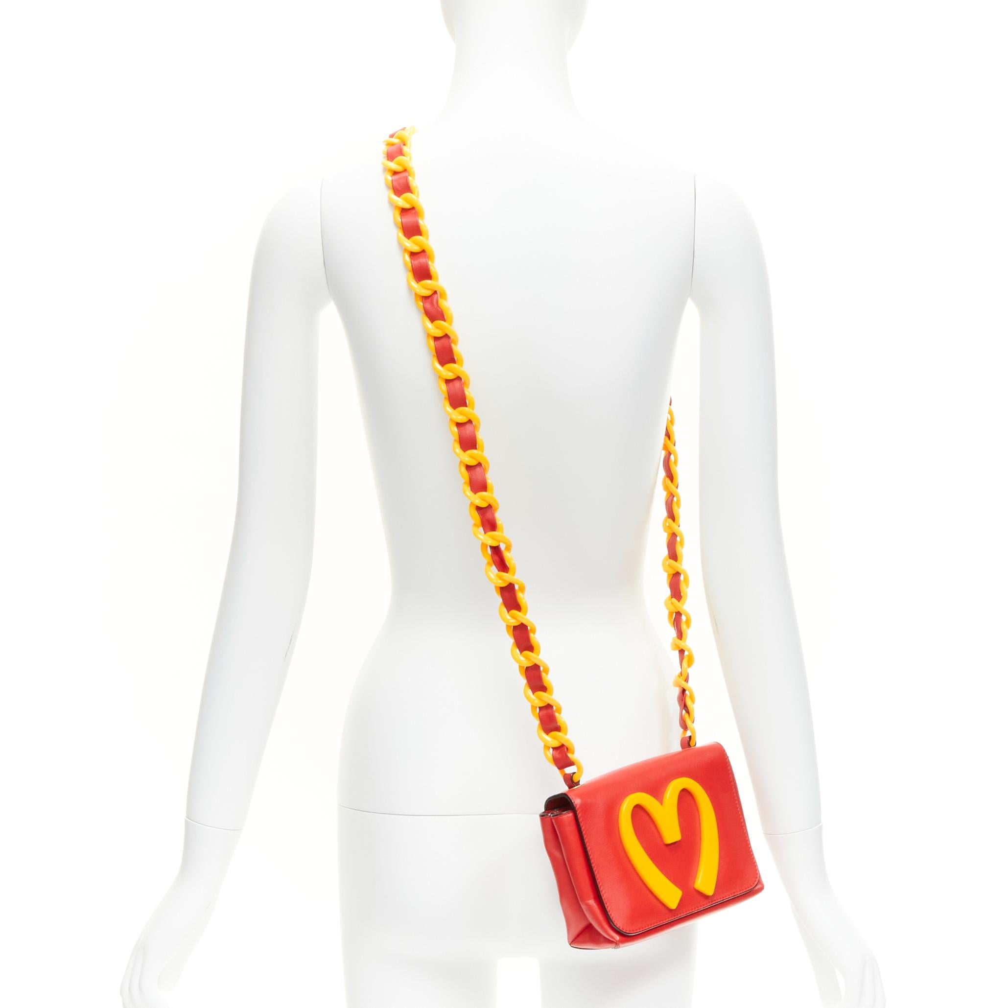 rare MOSCHINO Jeremy Scott 2014 red yellow plastic chain crossbody bag
Reference: LNKO/A02088
Brand: Moschino
Designer: Jeremy Scott
Collection: Mcdonald's 2014 - Runway
Material: Leather
Color: Red, Yellow
Pattern: Solid
Closure: Magnet
Lining: