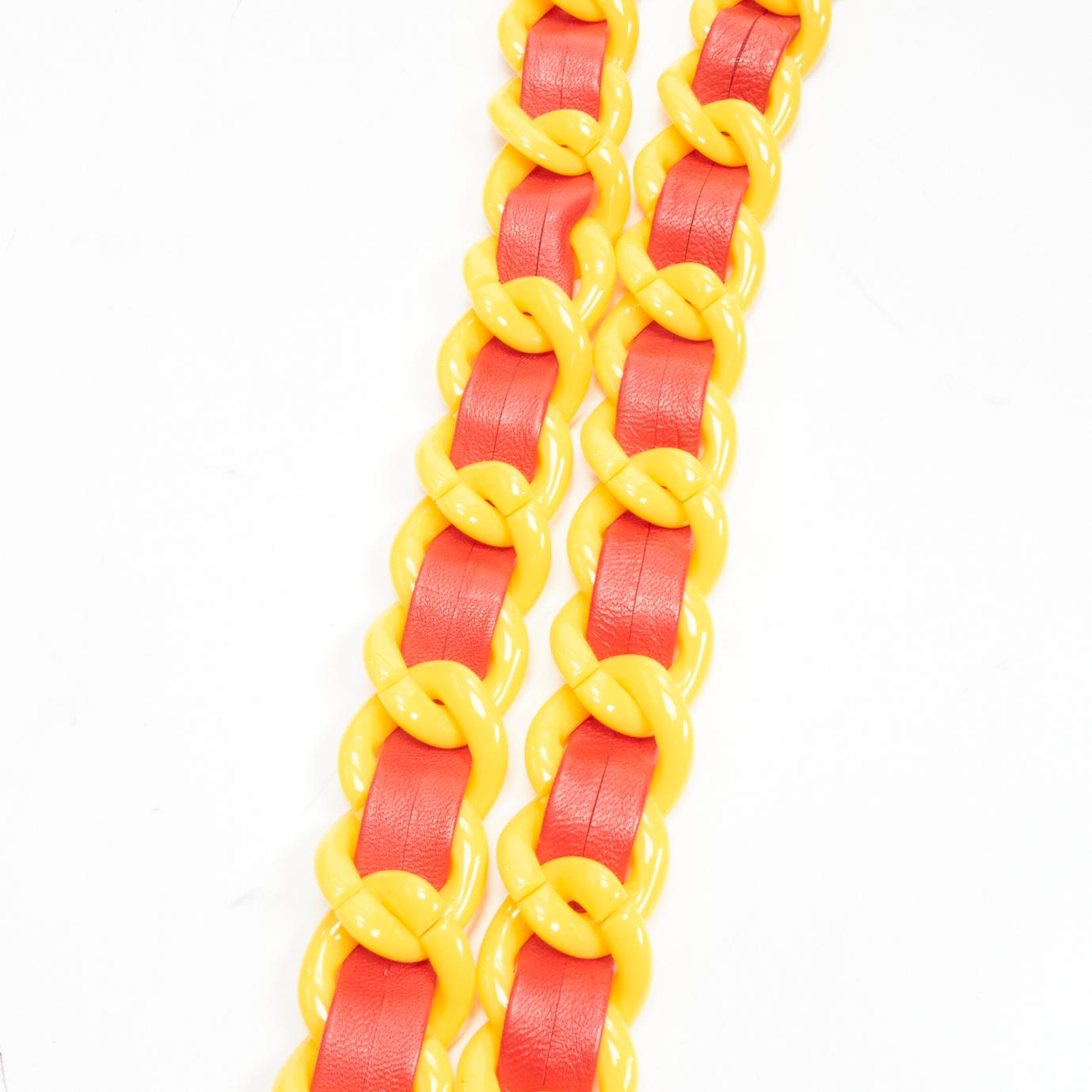 rare MOSCHINO Jeremy Scott 2014 red yellow plastic chain crossbody  bag For Sale 2